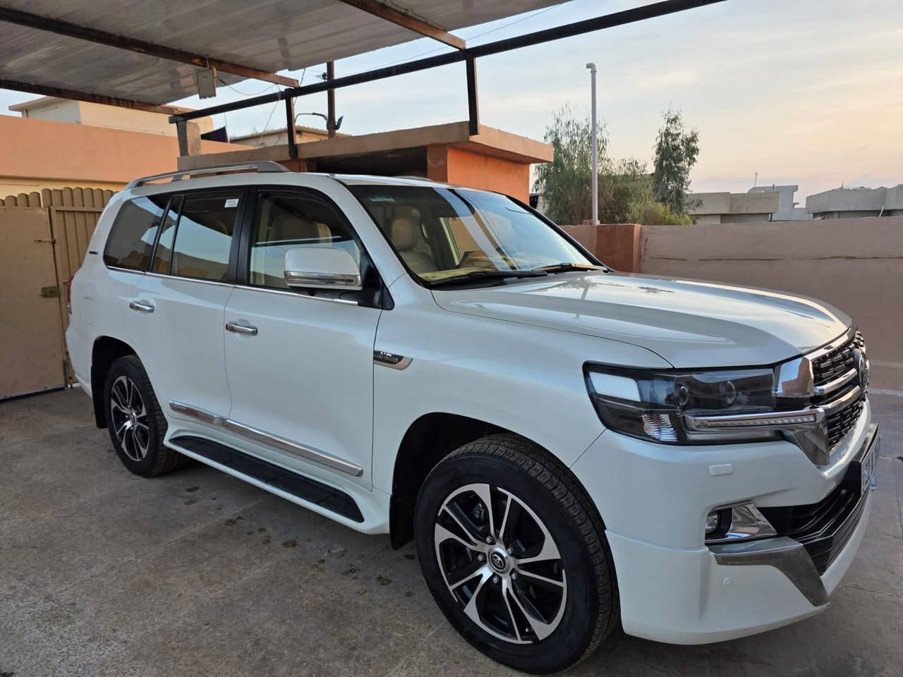 تويوتا لاندكروزر 
موديل 2019
شركة جيهان 
محرك 4000 V6
العداد  136 الف 
رقم السيارة  أربيل 
كلين تايتل ( كفالة عامة )
بدون ملاحظات 
تحويل مباشر 
4 كاميرات 
حساس امامي خلفي 
فتحت سقف 
3 شاشات 
ثلاجة 
كشن قماش 
حجم الإطارات 20 انج 
وبقية مواصفات شركة جيهان. 
السعر  53000 $*********** الجوال
