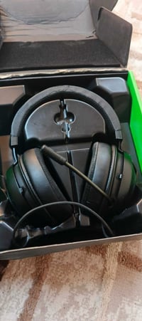 سماعة ريزر • مايك شغال • عاطلة