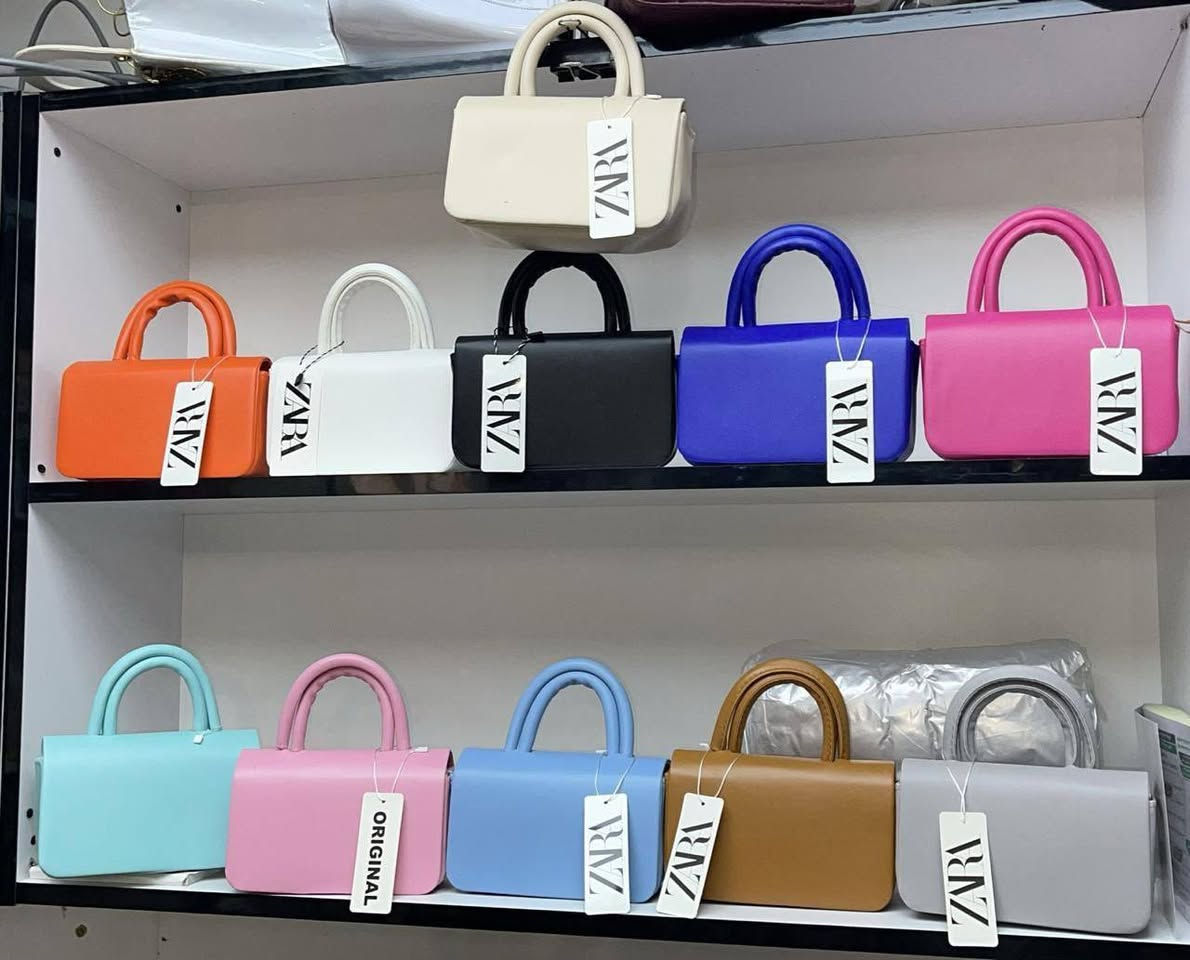 ✨ جنط نسائية أنيقة ✨
دلّعي نفسچ بحقيبة تكمل أناقتچ 👛
✔️ موديلات عصرية
✔️ ألوان حلوة تناسب كل الستايلات
✔️ عملية وخفيفة
✔️ جودة ممتازة
💰 سعر القطعة: 5000 دينار فقط 🔥 
📩 الطلب عبر الخاص او ع واتساب *********** 
الكمية محدودة… لا تفوتچ ✨
جنط نسائية تجنن 😍
💰 5000 دينار فقط
توصيل لكل المحافظات 🚚
اطلبي هسه 👛
#جنط #_نسائية
#5000_دينار
#تسوق_اونلاين
#موضة_العراق
#بغداد
