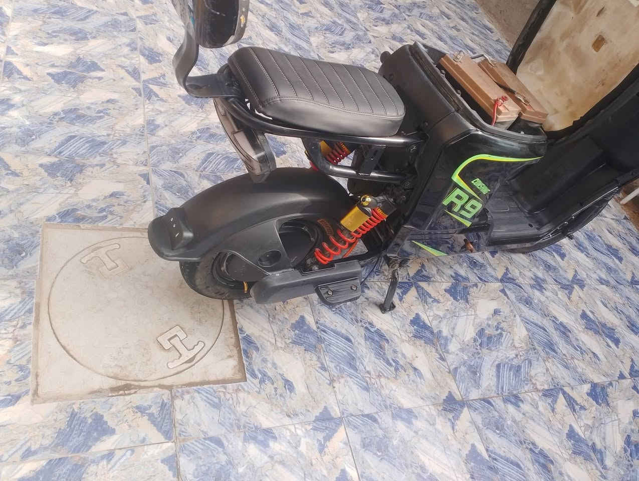 دراجه شحن R9 جديده ونضيفه وكل غراضها موجوده مثل سويجات اثنين ولبقيه كلهم موجوداد سعرها 400وببها مجال الشراي يجي ياخذها مو يراسني يكلي انته تعالي اليريد يشتري يجي ودللل متواجد واتساب ***********
