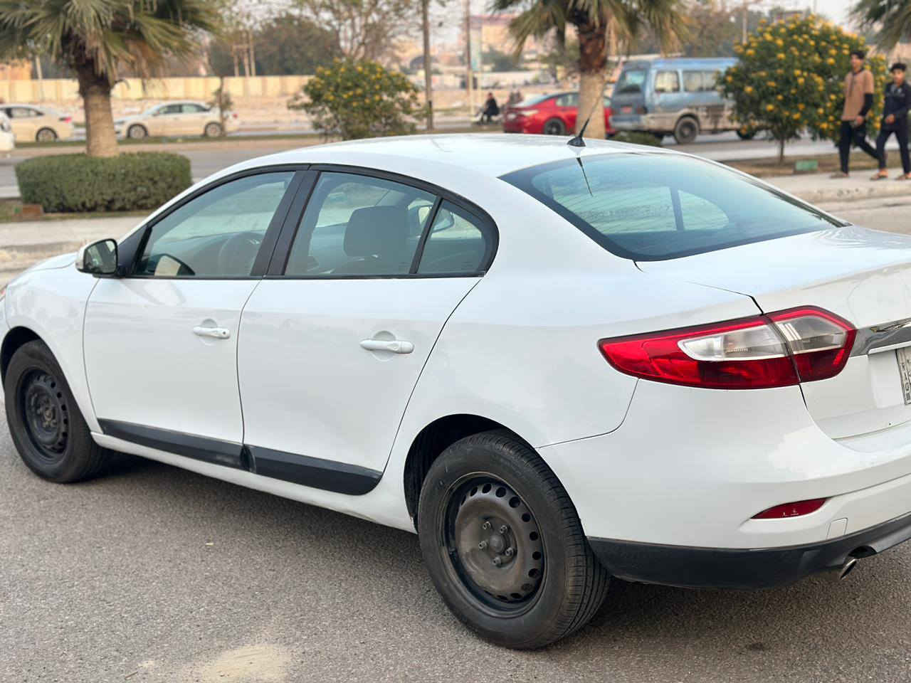 رينو فلاونس 2016
رقم بغداد تستلم سنويه كبل باسم الشراي 
 محرك وكير. قبل شهر مبدلات 
حداديه جديده
الضرر : مصبوغه حزام اثر طخات بسيطه 
جنطه وبنيد وقماره وتكم بدون صبغ
سياره بحاله جيده بدون اي نقص 
السعر 65 ورقه وبيها مجال بسيط
للتواصل :***********
