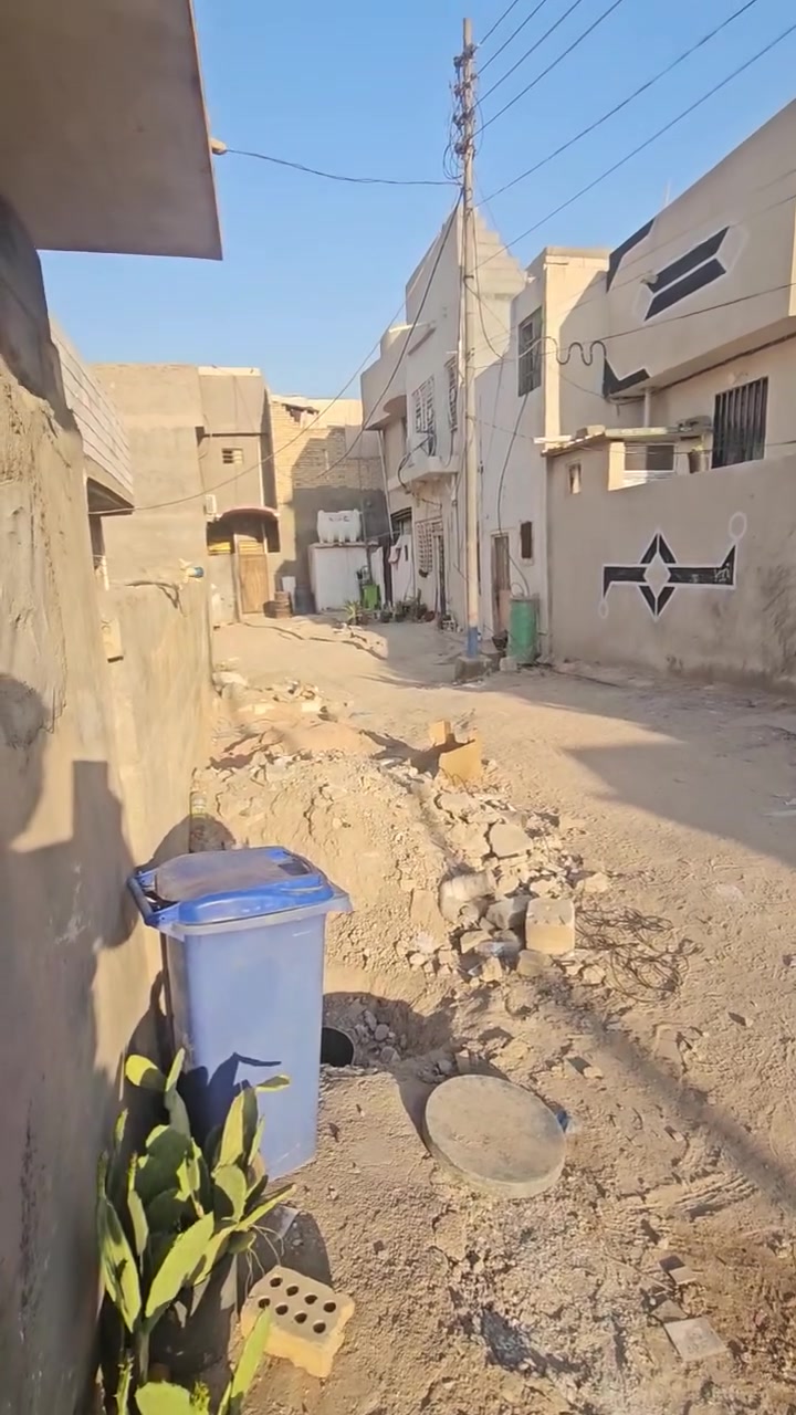 بيت للبيع المساحه. 110 متر كافت الخدمات موجوده الموقع كربلاء كنطرت السلام قرب معرض الشريفي  طابو سند 25 السعر 65مليون معه المجال البصيط الأستفسار ***********
