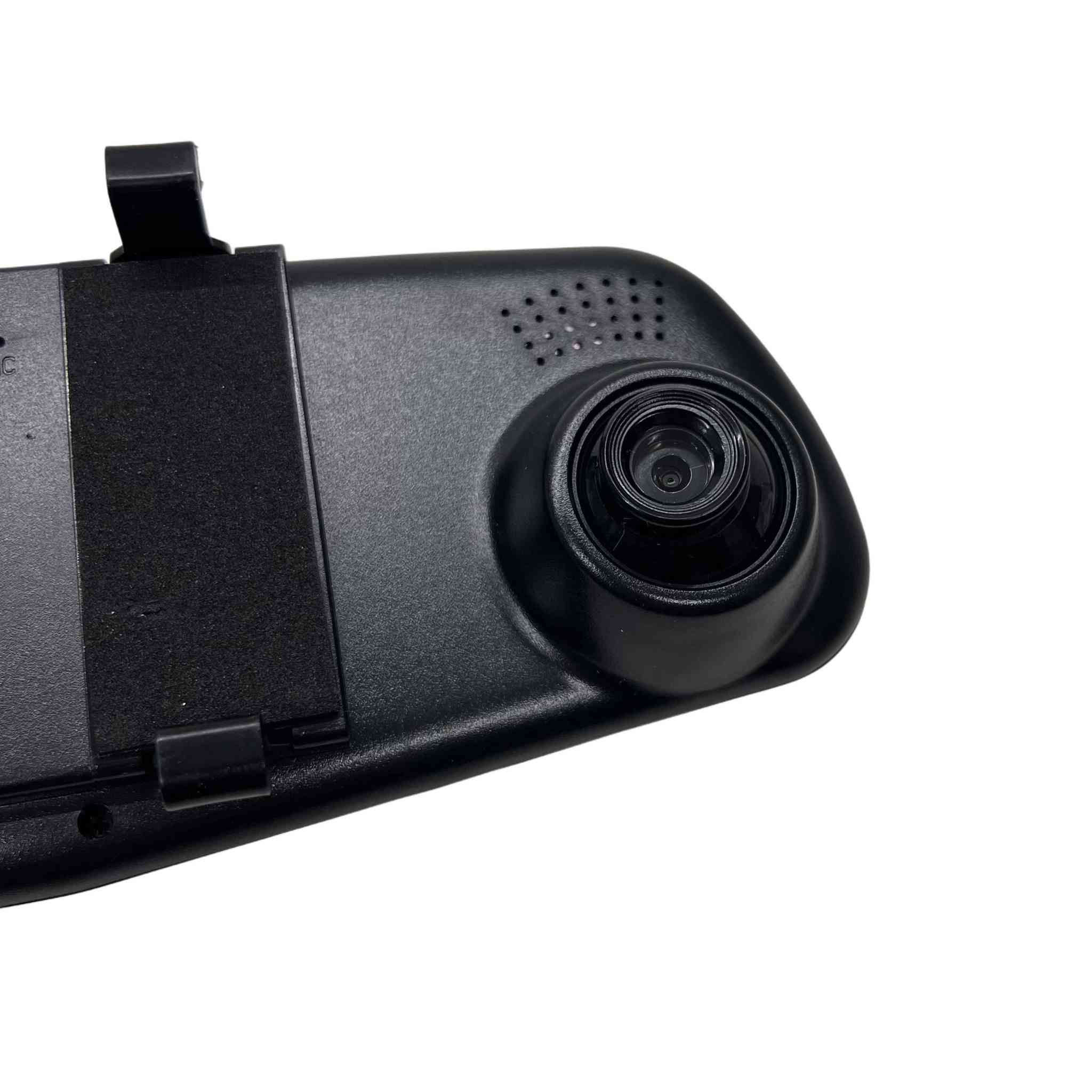مرآة السيارة الذكية Vehicle Blackbox DVR - كاميرا مزدوجة وشاشة 4.5 بوصة

• الموديل: Z-3061.

كاميرا داش كام متطورة مدمجة داخل مرآة الرؤية الخلفية، تمنحك تسجيلًا كاملًا للطريق من الأمام والخلف مع شاشة عرض مدمجة لتعزيز أمان قيادتك.

• شاشة عرض مدمجة: تأتي بشاشة مقاس 4.5 بوصة من نوع TFT مدمجة في المرآة لمتابعة التسجيل مباشرة.

• تصوير عالي الدقة: تدعم تسجيل الفيديو بدقة Full HD 1080P لضمان وضوح التفاصيل والصور.

• عدسة واسعة الزاوية: مزودة بعدسة رؤية عريضة (Wide-angle lens) بزاوية 170 درجة لتغطية أكبر مساحة ممكنة من الطريق.

• نظام تسجيل الطوارئ: يحتوي على مستشعر G-Sensor الذي يقوم بحماية الفيديوهات من المسح عند حدوث اصطدام.

• خاصية الرؤية الليلية: تدعم تقنية Night Vision لتحسين جودة التصوير في ظروف الإضاءة المنخفضة.

• مراقبة ذكية: تدعم ميزات اكتشاف الحركة (Motion Detection) والتسجيل الدوري (Cyclic Recording) لضمان عدم توقف التسجيل.

المواصفات:
• دقة الفيديو: 1920x1080P / 1280x720P.
• صيغة الفيديو: MOV (H.264, Audio: AAC).
• تخزين الذاكرة: تدعم بطاقة ذاكرة TF حتى 32 جيجابايت كحد أقصى.
• البطارية: مدمجة بسعة 150mAh.
• واجهة الطاقة: 12-24V 2A.
• اللغات: تدعم لغات متعددة.
• الميكروفون والسبيكر: مدمج داخل الجهاز.

محتويات العلبة:
• مرآة الرؤية الخلفية المزودة بالكاميرا والشاشة.
• كاميرا خلفية إضافية.
• وصلات التركيب والطاقة. بعقوبة, ديالى


**إذا كنت صاحب هذا الإعلان وتريد حذفه لأي سبب، رجاءا أرسل رسالة إلى الدعم الفني**