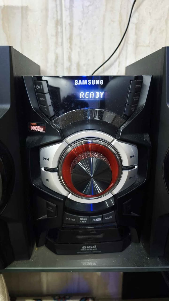 تەجیلی شەریکەی Samsung ئەسڵی لە شەریکە کڕدراوە و زۆر پاک ماوەتەوەو کەم ئیشی کردووە بلوتوسە و ئۆکسە و سیدییە سەوتێکی بەرز و زۆر خۆشی هەیە لە سلێمانیم *********** السليمانية, العراق
