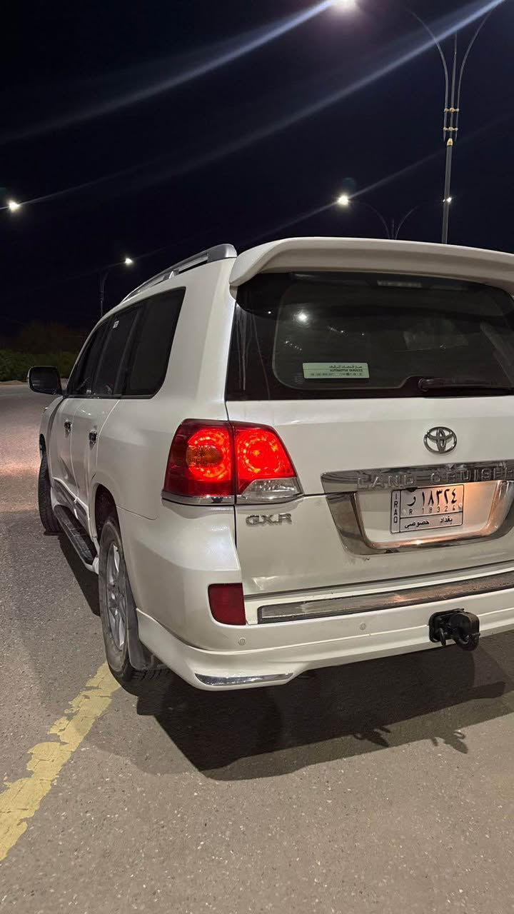 السلام عليكم  لاندكروز بريم 2013 كفالة 
6 سلندر رقم بغداد  مشروع وطني 
اللون ابيض صدفي
سلايت روف 
فور ويل 
ابواب بصمتين
كشنات جلد 
كشن كهرباء 3دكم
اشاير مري
جام اوتو
لايت زنون 
تبريد ثلاث قطع 
ثلاجه
‏‎تحكم استيرن
السيارة جديده ومامتعوبه
السعر 365 وبيها مجال قليل للشراي 
العنوان مجمع الامل السكني
*********** البصرة, العراق
