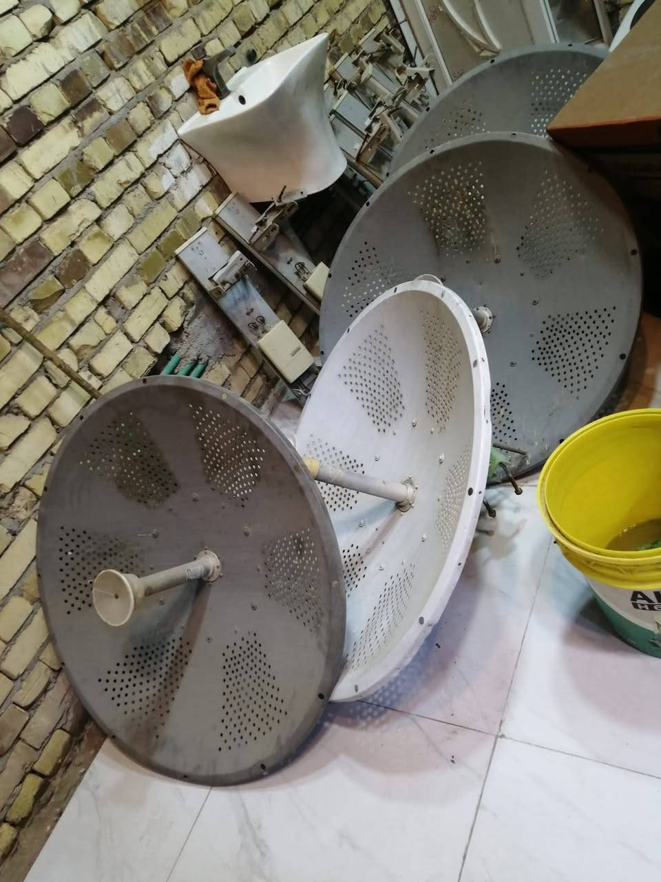 بطاريه. 170 امبير ضمان استخدام جدا قليل

اومني 2.4 حجم كبير يستخدم للبث M2 نانو ستيشن او بور بيم M2 

سيار راك جديد بالكارتون

اومني 5g

M5  ستيشن XW قطعتين

عاكس مكزما بلوستروم

912 6g قطع جدا جديده
زوجين 

بور بيم  عدد قطع نضيفه جدا

لايت بيم زوج نضيف جدا
 CRC326. نضيف جدا
1016 نضيف جدا 

 

سويج 1036 بلاص جديد بالكارتون

2011 شاشه

سويج سسكو 29650

سكتر  زاويه 120  عدد 12 قطعه مع اسميات 

سكتر مع 912 عدد  

5g 912

دش 30 زوج

انتي نويز 26

انتي نويز 23

 راك   6 مع  ڤان سيار مع باج بنل

متوفر توصيل لكل محافظات العراق
***********

ضمان فحص وتشغيل

متوفر اتصال او وتساب
