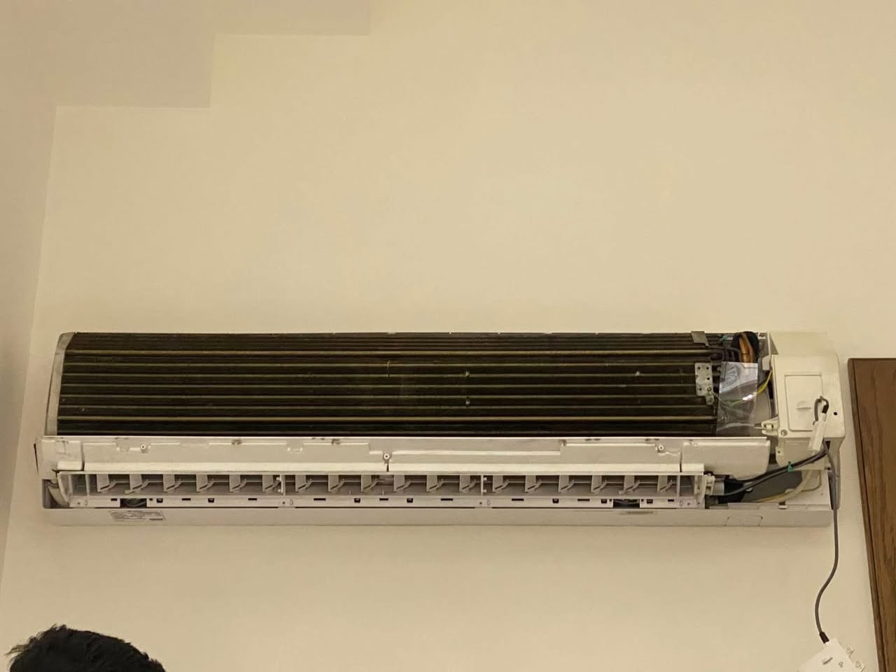 متابعه الصفحه فضلاً وليس امراً
ورشة ابو يزن وبافضل فنيون متخصصون في تركيب وصيانة وإصلاح أنظمة التبريد والتكييف، سواء كانت منزلية أو تجارية 
يشمل عملهم فحص الأجهزة، تحديد الأعطال، تبديل القطع التالفة، تعبئة غاز التبريد، وضبط الأنظمة لتعمل بكفاءة وأمان
. كما أنهم يمتلكون معرفة فنية وتقنية حول كيفية عمل أجهزة التبريد والتهوية، ومهارات يدوية لاستخدام الأدوات والمعدات الخاصة بالصيانة.
بأدارة ابو يزن ***********

https://www.facebook.com/share/187d3KVMR6/?mibextid=wwXIfr
للاستفسار اكثر يرجى زياره الرابط
