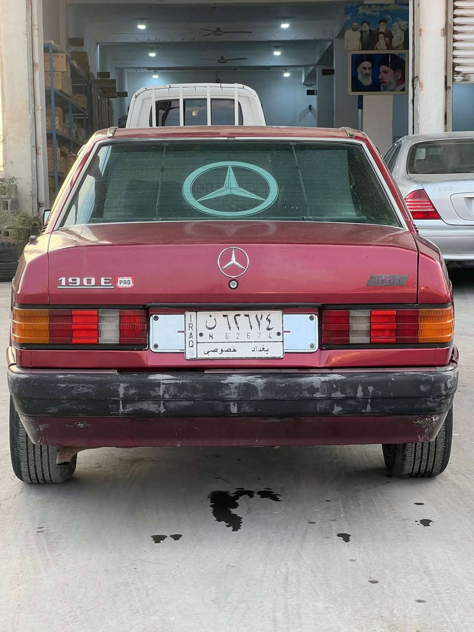 السلام عليكم مارسدس 190 للبيع
1) موديل 1985 محدثه 1992
2) لون ماروني
3) محرك وانجي 6 سلندر
4) حداديه جديده
5) تخم تاير
6) تبريد شغال ثلج
7) لايت كرستال
8) رقم بغداد  الماني مشورع وطني
9) مكفوله من الضربه
10) قواعد دبلات سليمه
11) كهربائيات شغاله
12) غرفه ماروني جلد جديده
13) ويل كب رياضي اصلي الماني
14) السعر 60 وبي مجال قليل
مكلف بالنشر للاستفسار واتساب او اتصال ***********
