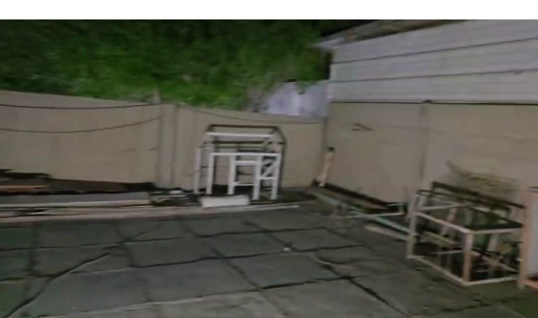 بيت للبيع
السلام عليكم
بيت للبيع خور الزبير  بالهندية
طابو ملك صرف بأسمي
تحويل مباشر المساحة 300م
ثلاثة غرف 
استقبال
مطبخ
حمام داخلي
حمام خارجي
حديقة كبيرة جدا
للأستفسارالأتصال على الرقم ***********
للتواصل اتصال فقط او واتساب
غير متواجد على ماسنجر
