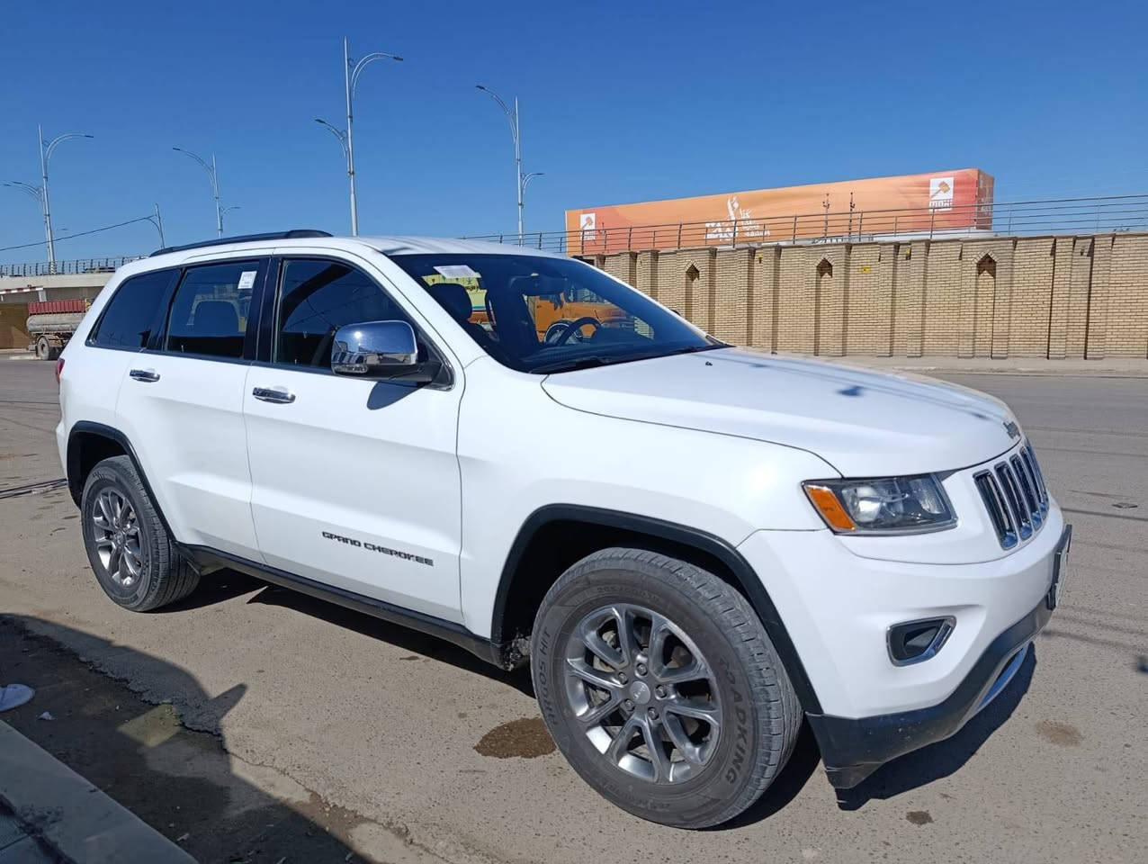 جيب لاريدو 
فول مواصفات عدا الفتحه 
حساسات خلفيه مري شفط 
تدفئه كشانه تدفئه ستيرن
 تبريد قطعتين صندوق كهرباء 
وباقي المواصفات المعروفه 
بدون اي ضرر وارد امريكي
 ما مبدل بيه اي شي  موديل 16محرك 6


**إذا كنت صاحب هذا الإعلان وتريد حذفه لأي سبب، رجاءا أرسل رسالة إلى الدعم الفني**