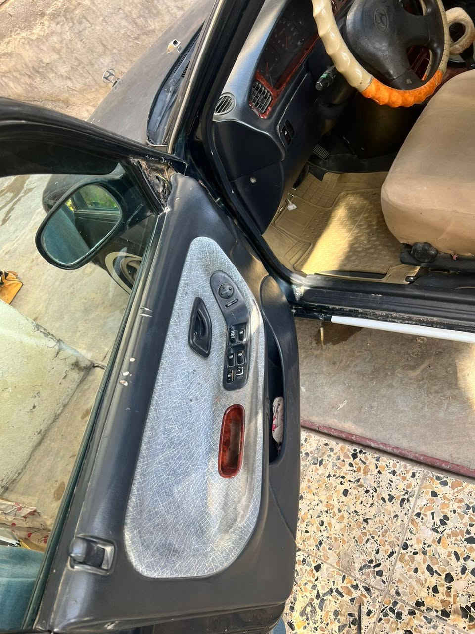 سوناتا تو موديل ٩٤ رقم بغداد مشروع وطني سنويه باسمي 
سياره مال جناي  ٣٦ وبيها مجال رقمي ***********
