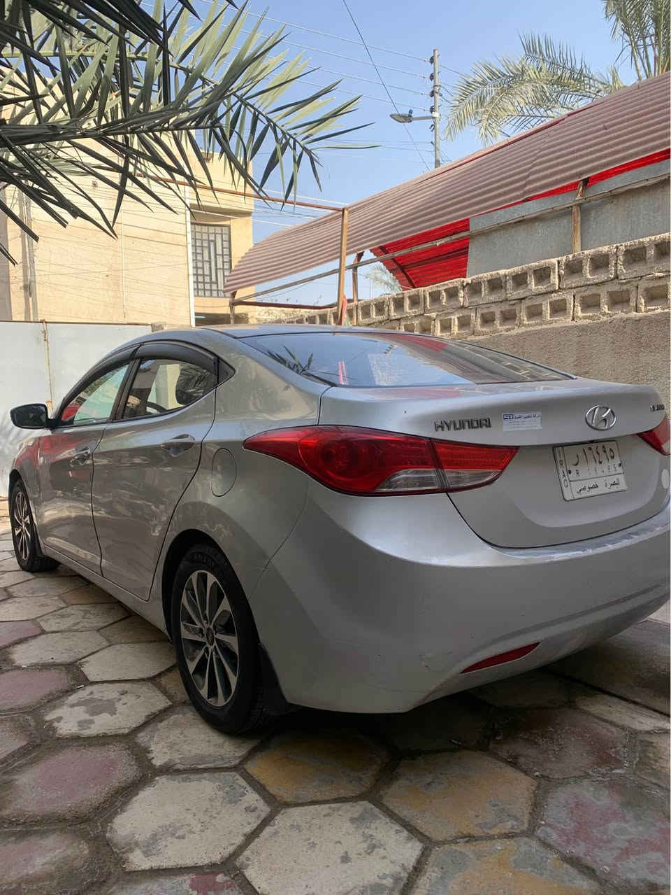 السلام عليكم 
هيونداي النترا خليجي محرك 1800 ماشية 270 الف بيها داير الجاملغ الخلفي مصبوغ وبيها خياسات ورواج بالقمارة 
السيارة رقم بصرة باسمي 
السعر 105 وبيها مجال للشراي
مكاني البصرة الجمعيات 
*********** البصرة, العراق
