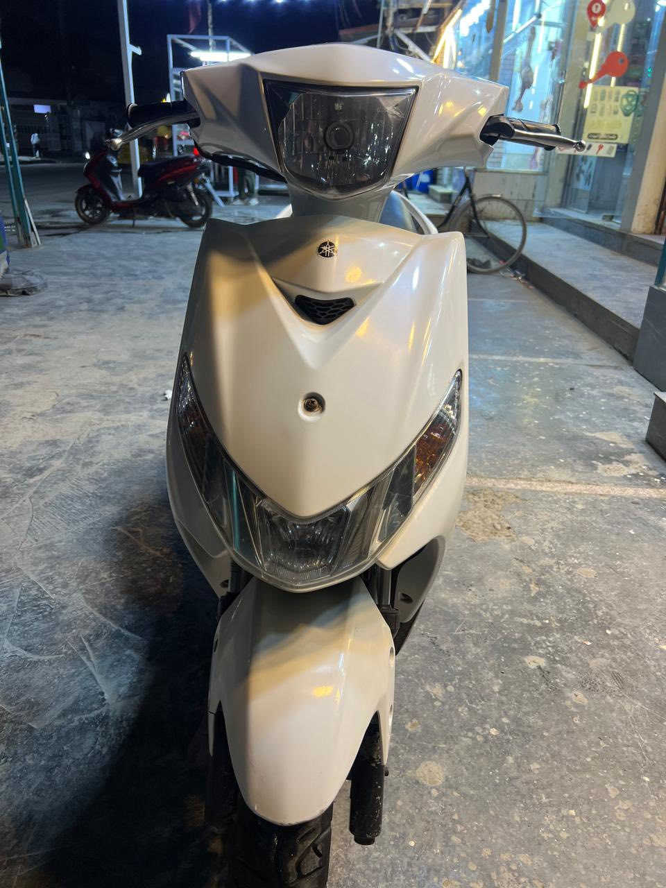 سلام عليكم GTR حديث للبيع 
كفالة عامة من كلشي الدراجة رمبة صار شهر من نازلة
نضافتها شوفه عينك برمبة ماكو بنضافته الدراجه جديده بلكارتون 

ما بيــها نقص برغي كاملة مكــٌملة 
 
(الســـعـــر 1300 ). مكانها بغداد الامين الثانية 

***********
