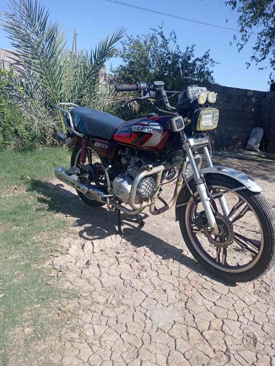 سلام عليكم
🏍️سولنك سفان ٥ كير 2023

1️⃣دراجه شلعه ومعدل خير من الله 

2️⃣اوراق كامله 

محرك ٢٠٠ cc

3️⃣ الصينيه موجوده 

4️⃣دراجه شوفت عينك خير من الله

5️⃣تايرات جدد 

6️⃣لون مميز 🍎 

7️⃣ مكان الحفريه وره الإمام تاج الدين 

لاستفسار الاتصال على الرقم 1️⃣ ***********

2️⃣ ***********

