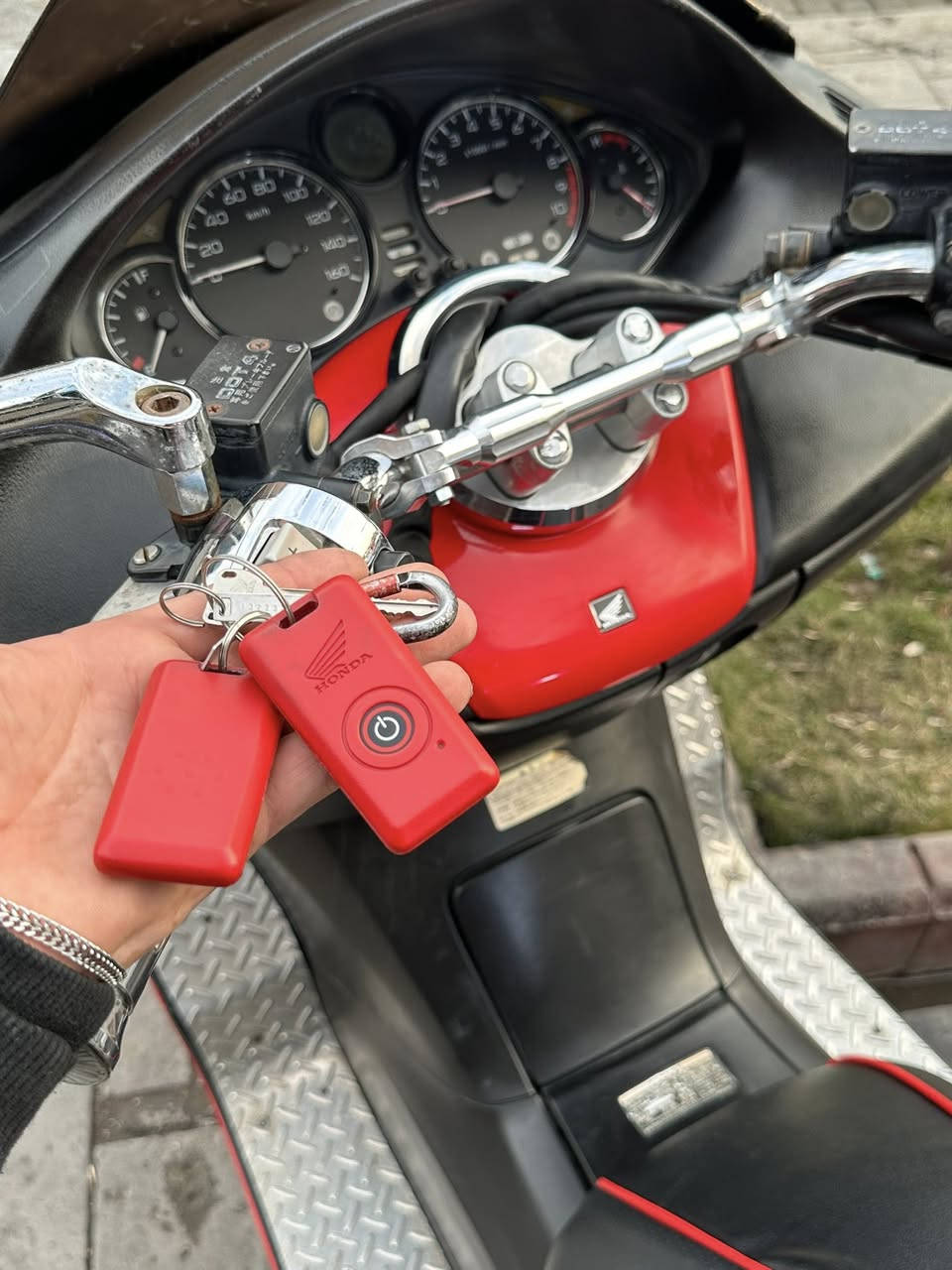 السلام عليكم فورزه بصمه جديده
دراجه فورزه بصمه جديده بل كارتون دراجه بحالت الوكاله فول دراجه كلها بلاديه اي نقص مبيها دراجه شلعه ومعدل كلجات فول دراجه لون مميز كلها مسستمه مضخم شغال اورق كامله كتلوك ورقت مزادها بصمتين دراجه مال جناي ابد ممتعوبه  دراجه مماشيه هواي شي قليل ماشيه مكفوله كفاله عامه من صبغ ومن الفتح دراجه بحالت الوكاله 

شراي يتصل ‭٠٧٧٢ ٥٣١ ٣٧١١‬
