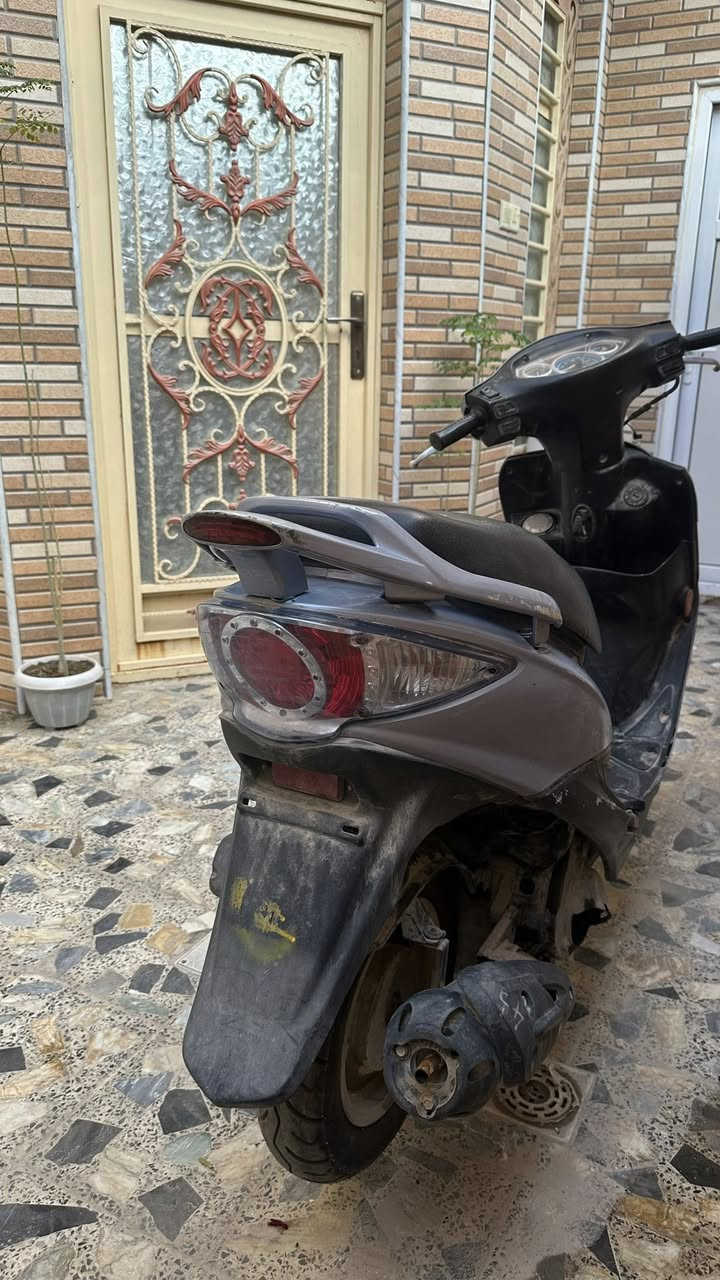 السلام عليكم
كامكو جي فور مفتوحه مره وحده 

حتى معامله ترقيم بيها باقي بس كمركها وتترقم

دراجه نضيفه عوزها بس غسله على الفحص سعرها ٣٥٠ وبيها مجال بسيط

***********
