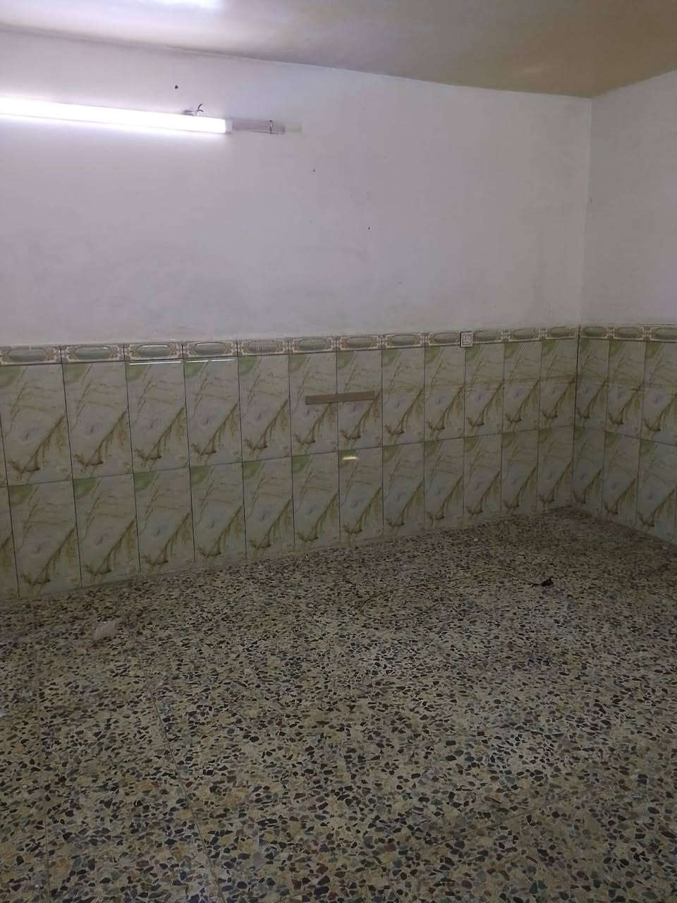 دار للايجار  يحتوي عل كراج وحديقة صغيرة وصالة ومطبخ وخدمات. طابق اول غرفتين و بلكونه وسطح البيت مستقل وحده ايجاره 600الف دينار وبي مجال بسيط. يقع في بغداد سبع ابكار قرب مدرسة نور الايمان ومن الله التوفيق
للاستفسار : ***********
