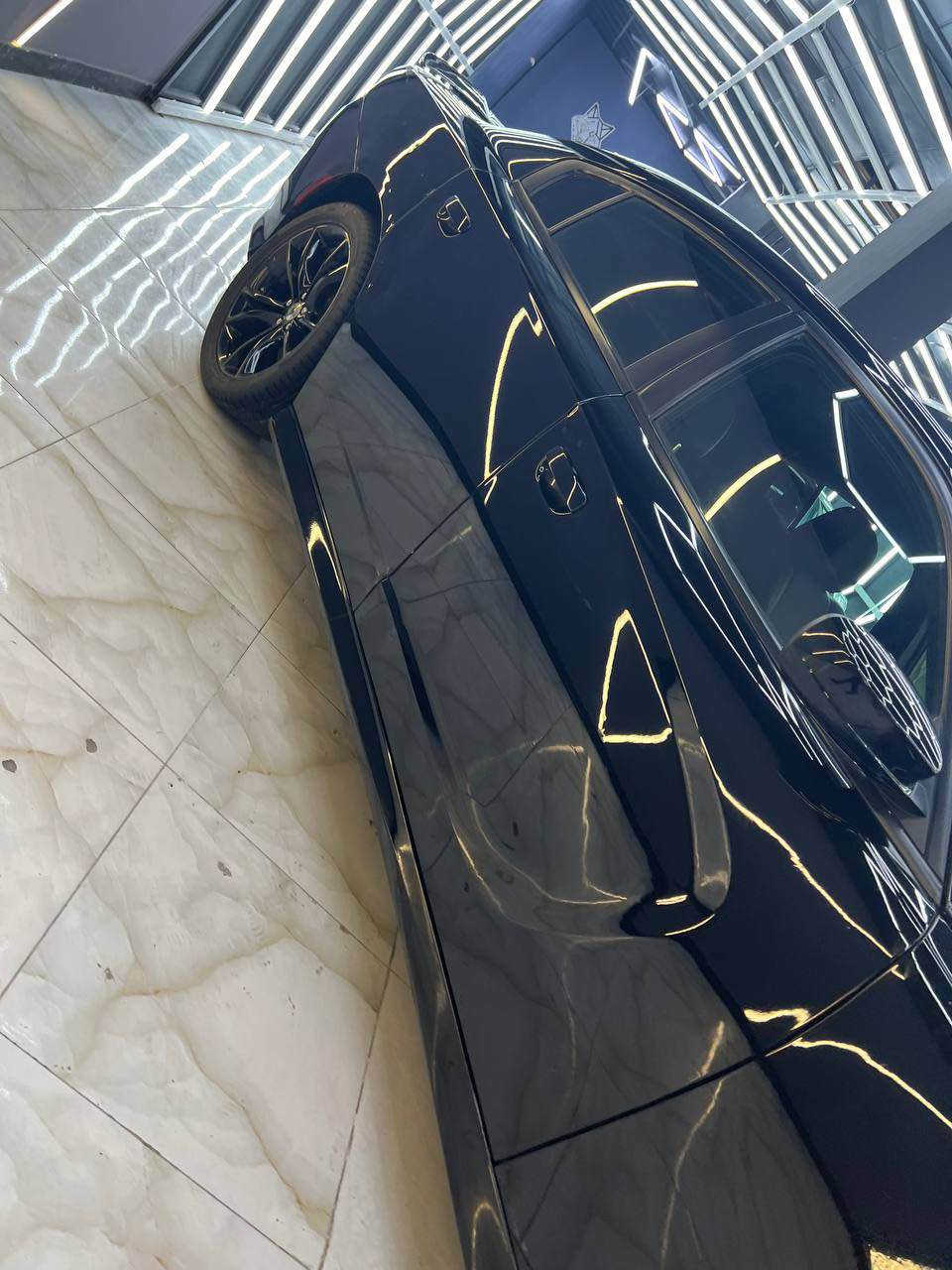للبيع فقط بدون مراوس 
جارجر موديل 2020
محدثه SRT
تخم تاير جديد
توويل  SXT
مكينة 3600
ماشيه 58 ميل
رقم بغداد بأسمي
سنويه تنتهي 2027
ضرر السيارة: الصور في المنشور
مواصفات السيارة :
شاشة كبيره
داخل جلد
بصمة تشغيل + بصمة ابواب
بصمة صندوك
تشغيل عند بعد
كشن كهرباء
لايت عالي ناصي زنون
جنح خلفي اصلي
كامره دواره
حساسات
مكان السيارة :- بابل نادر الثالثة 
السعر 205 وبيهه مجال 
غير متواجد على الفيسبوك على الاتصال على الرقم او واتس اب 
*********** حلة, بابل
