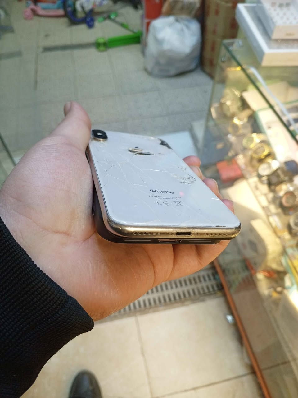 سلام عليكم حبايب 
ايفون اكس ذاكره 64 نموذج m 
بطاريه 100 
مبدل شاشه وبطاريه بصمه وجه واكفه 
كلشي شغال عده بصمه الوجه 
صوت تكنيك اتصال كله شغال حته ماكو رساله شغله مبدله بس اني للامانه اذكر 
السعر 110 وبي مجال 
***********
بغداد الدوره بغداد, العراق
