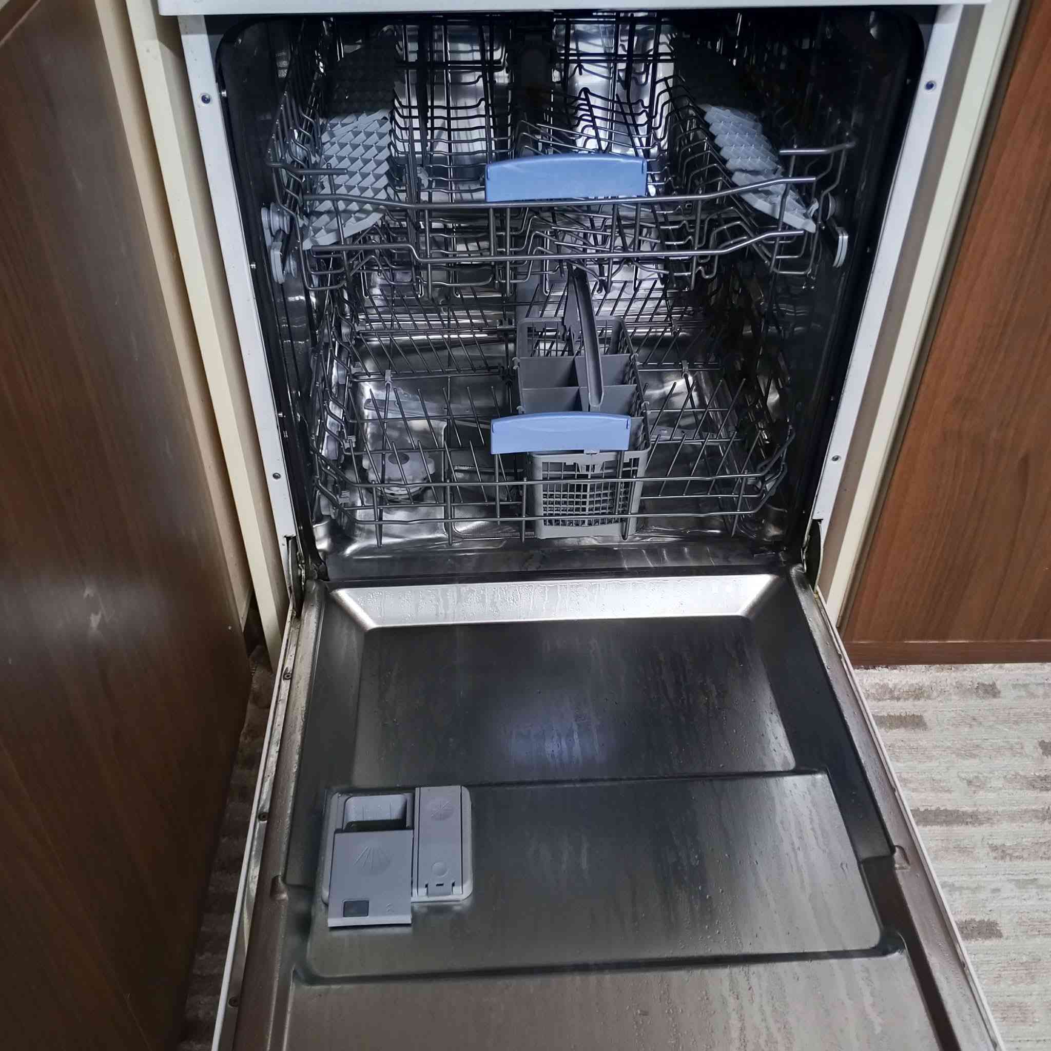 غەسالەی قاپشتن ١٢ نەفەری
مارکەی vistel
پاکو بێ کێشە
شوێن سلێمانی
موشتەری نامە بنێرە


**إذا كنت صاحب هذا الإعلان وتريد حذفه لأي سبب، رجاءا أرسل رسالة إلى الدعم الفني**