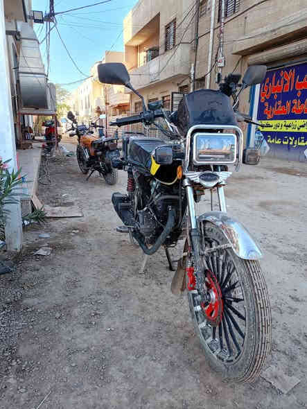 سلام عليكم دراجه ايراني نوع سونلك 5 كير مكينه 200 موديل الدراجهز 2026  الدراجه مكفوله كفاله عامه من كلشي بيهه بس الدبلات الاماميه ذبن دهن قليل مصارلهه هواي من طالعه من المعرض دراجه حلوه ونضيفه عوزهه بس غسله الرقم ***********
