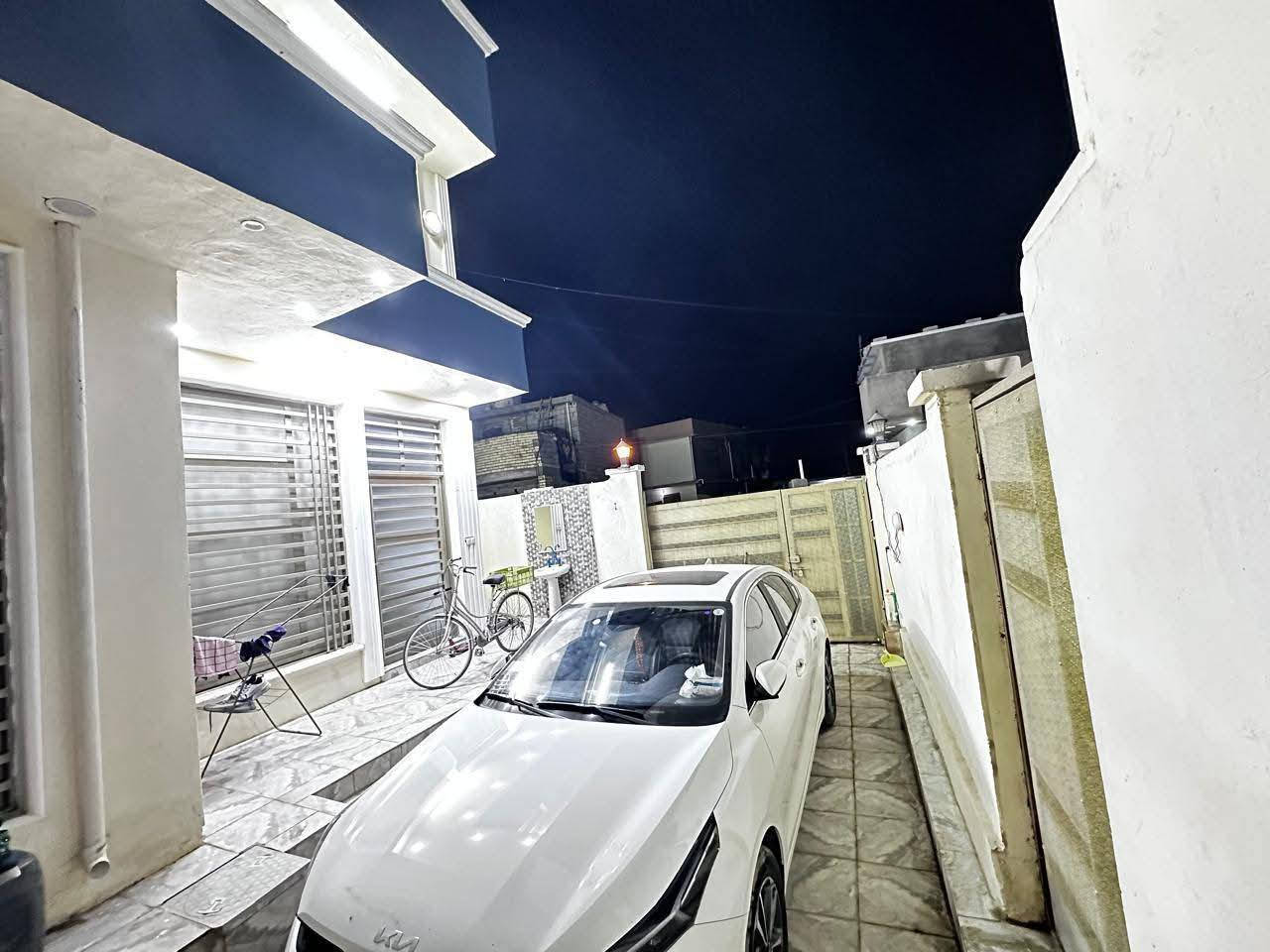 بيت للبيع طابو زراعي قرار  ٢٥ ركن عل شارعين كامل خدمات المساحه  ١٩٠ متر المدائن الاحظاريه قرب أسواق استاذ ياسين بيت مفول بي اربع غرف نوم 
للإستفسار أكثر  ***********
