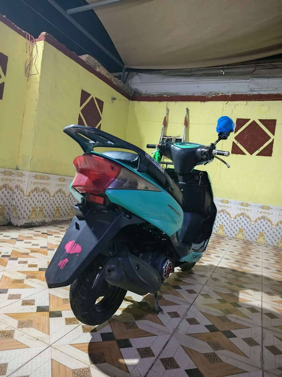 دراجه سكنس نثيه للبيع المكان القاسم منطقه الحولي دراجه مكفوله وحلوه لاتتات عالي ناصي أشاير دبل اشاره هورن كيجات مال  السرعه ول بانزين كله شغال تايرات جدد مكينه مفتوحه مره وحده شلعه ومعدل فول مكينه ياباني شغاله هندر وسلف شرط نكره للأستفسار ‏‪***********‬‏المكان بابل القاسم
