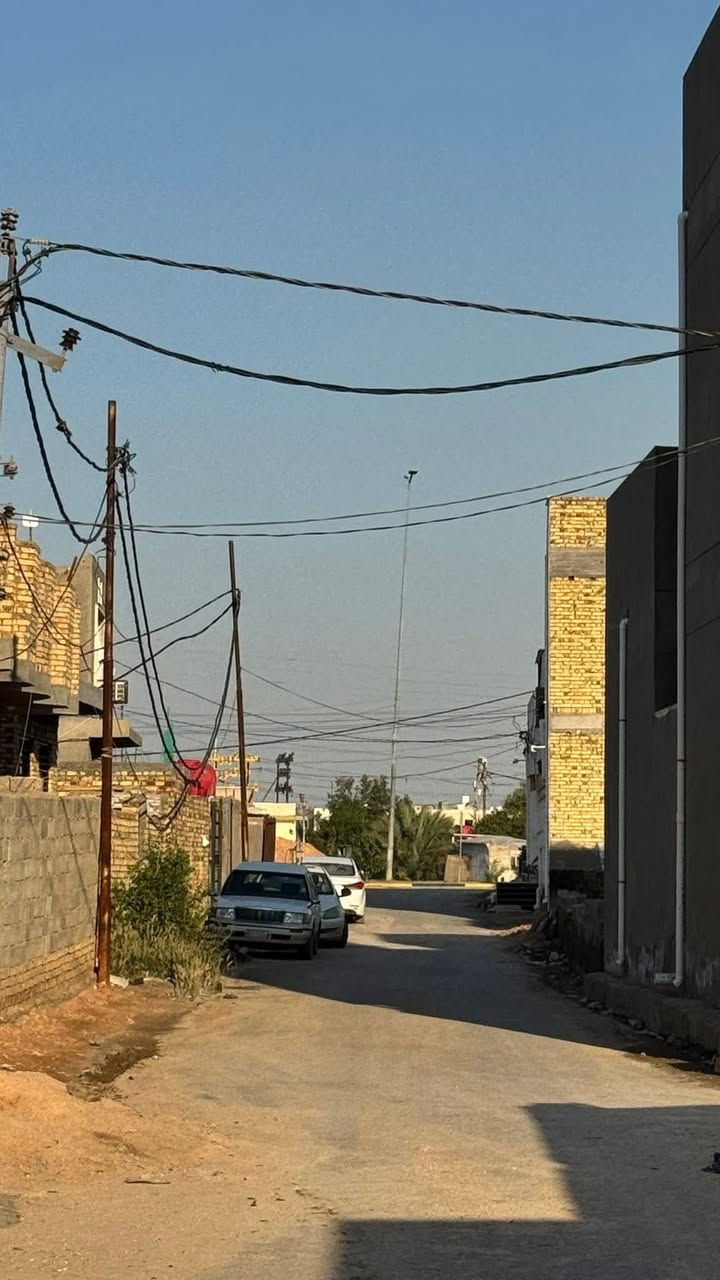 🏠: #دار_هيكل_للبيع
📍. العنوان حي الجامعة الحولي مقابل روضه تماضر الشمري 
🔸. تفاصيل الدار 👇
📐: مساحة ٢٠٠ متر بناء ١٨٠ م 
طابق واحد 
يحتوي على 
🔸. غرفتين نوم
🔸. صاله 
🔸. استقبال
🔸. مطبخ
🔸. صحيات

💸: السعر خاص 
——————————— للاستفسار مراجعة مكتبنا
#مكتب_الاتحاد_للعقار
عنوان المكتب حي الجامعة الحولي مجاور بيت فيصل النائلي 
متواجدين من الساعة ١ ضهراً الى الساعة ٩ ليلاً
————————————- او الاتصال بالارقام التاليه 
*********** محمد العصامي
*********** حسن الشباني
