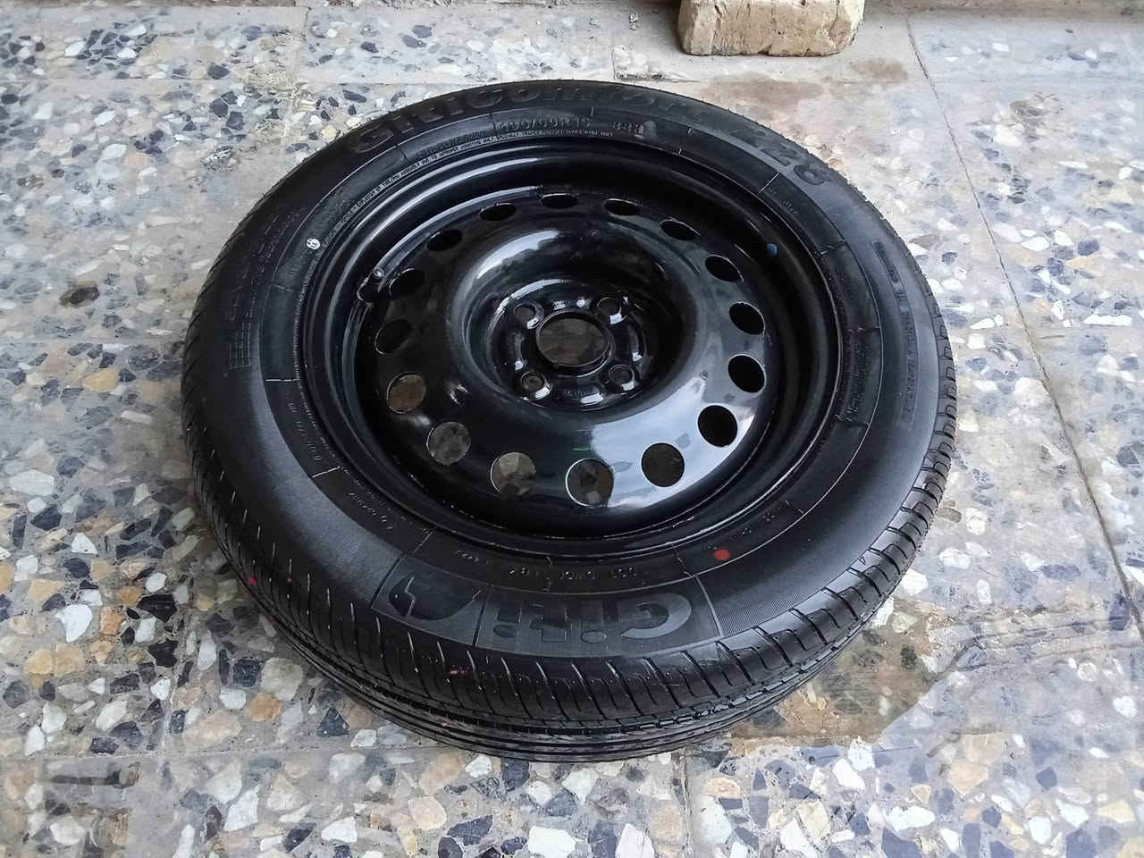 ***********
السلام عليكم شباب تاير 15هو ويل نظافته 100٪ مانازل للكاع حجم 15 ع195ع60 للبيع السعر 65 العنوان بغداد الحسينيه
