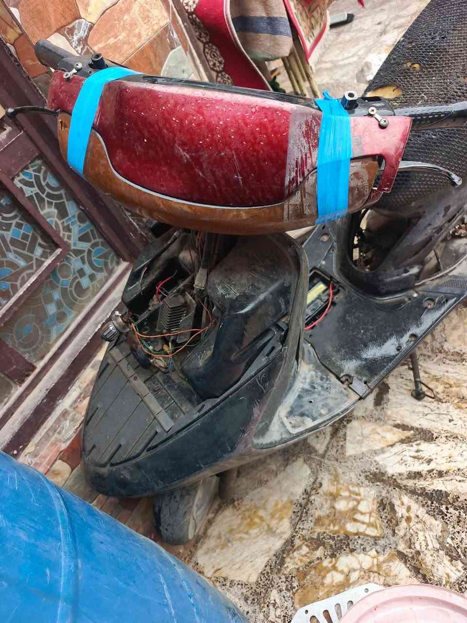 درجة  شغالة بس متروكة صارلهة شهرين بس لبيعلة كوم حديد لمكان بغداد
ريدهة 100الف 

***********
