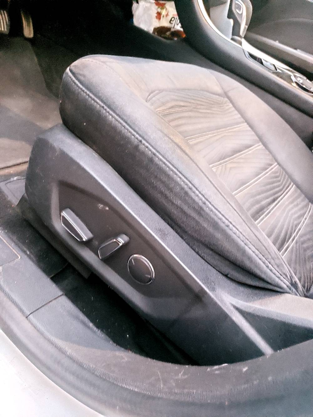 فورد فيوجن موديل  ١٦ 
مواصفاتse 
حساسات شاشة كبيرة رمز باب
 صبغ جاملغ خلفي وباب 
موصل موجودة السيارة 