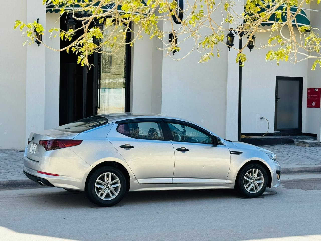 وبتيمه موديل 2013 وأرد خليجي سياره كفاله من ضربه وتبديل بيه قطعتين كلير فقط وباقي سياره مكفوله من الضربه وتبديل وصبق سعره 104 وبيه مجال رقم هاتف ***********موصفات سياره شاشه كامره خلفيه مثبت سرعه تحكم استيرن شاير بل مري كشنات جلد قطعتين تبريد حساسات خلفيه حساسات ماميه حداديه تخم تاير جديدات محرك وكير كفاله مكان سياره كربلاء مكلف بل نشر كربلاء, العراق
