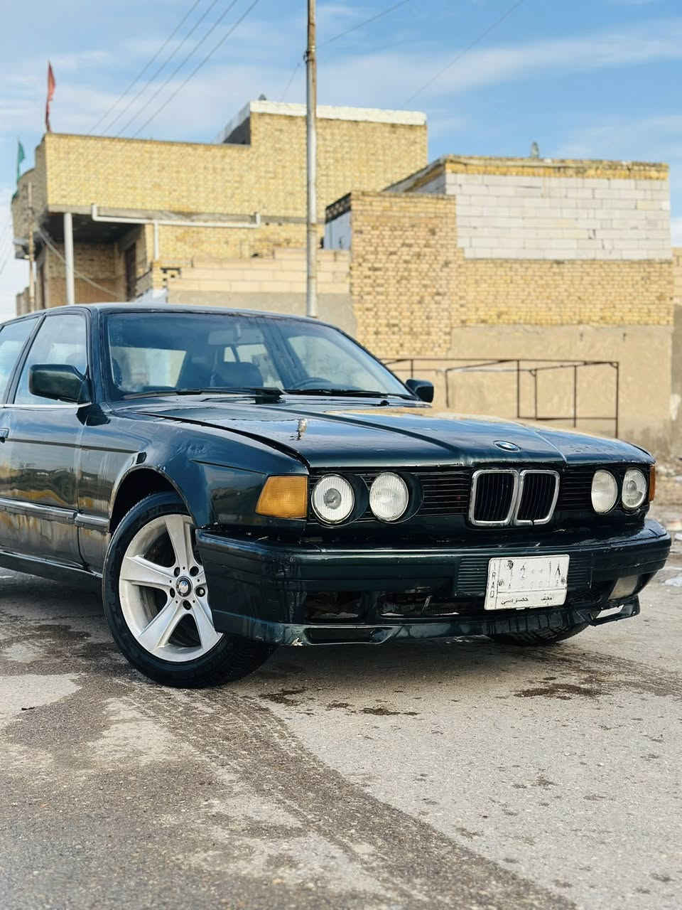 بي ام 735 بليته وسنوية اصل
مكينه وكير نضاف كلش حداديه 80٪ كهربائيات وكيجات كلها شغاله غرفتها حلوه بس كسنات تعبانه  سعرها ٢٧ مكاني ناصريه ***********
