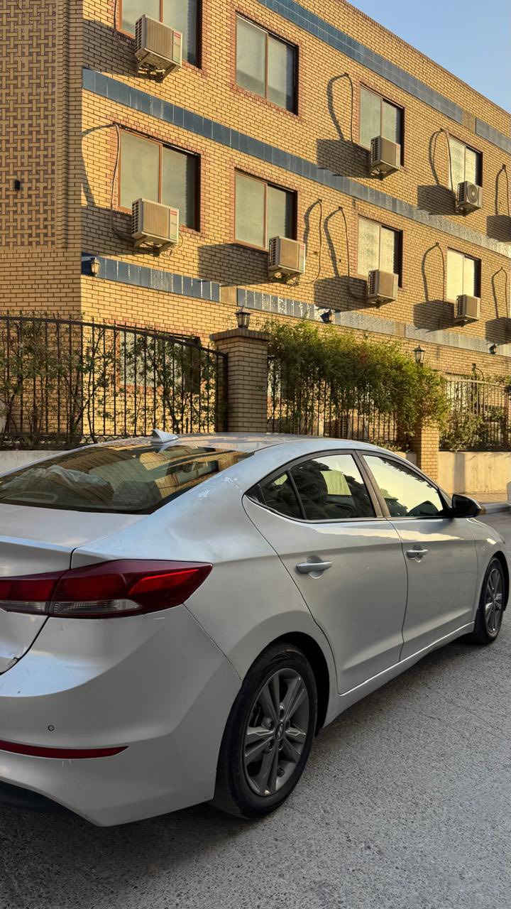 السلام عليكم هونداي الانترا موديل2018 وراد امريكي حادثها جاملغ الخلفي وصور موجوده بدون ايرباك محرك 2000دوش 
مكان كراده 
سعر:138 وبيها مجال للشراي 
اتصال:***********
