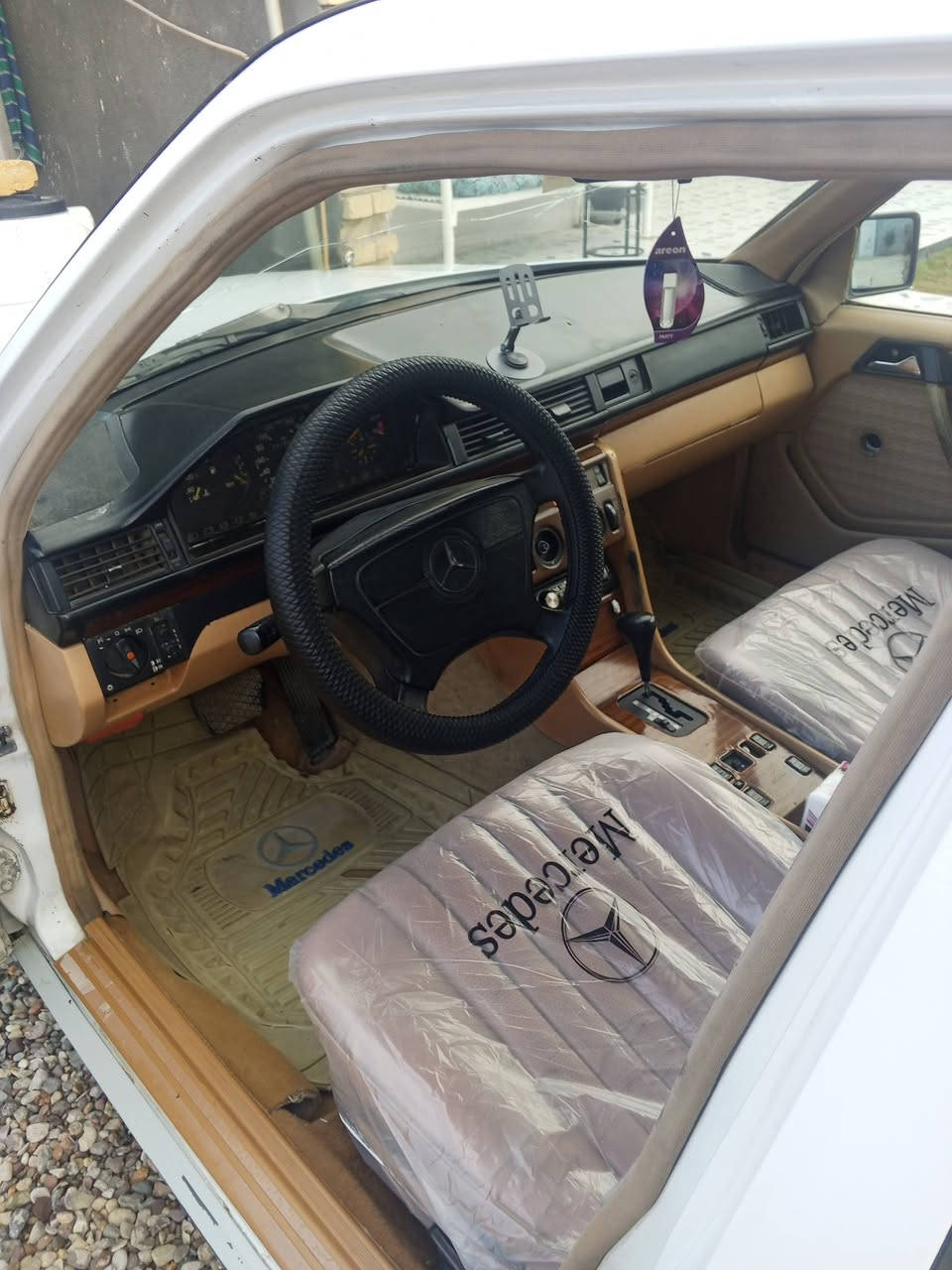 سلام عليكم سياره للبيع مكاني ناصر يه محور بطه سنويه لغايت 30 سعر 68 مجال قليل      ***********
