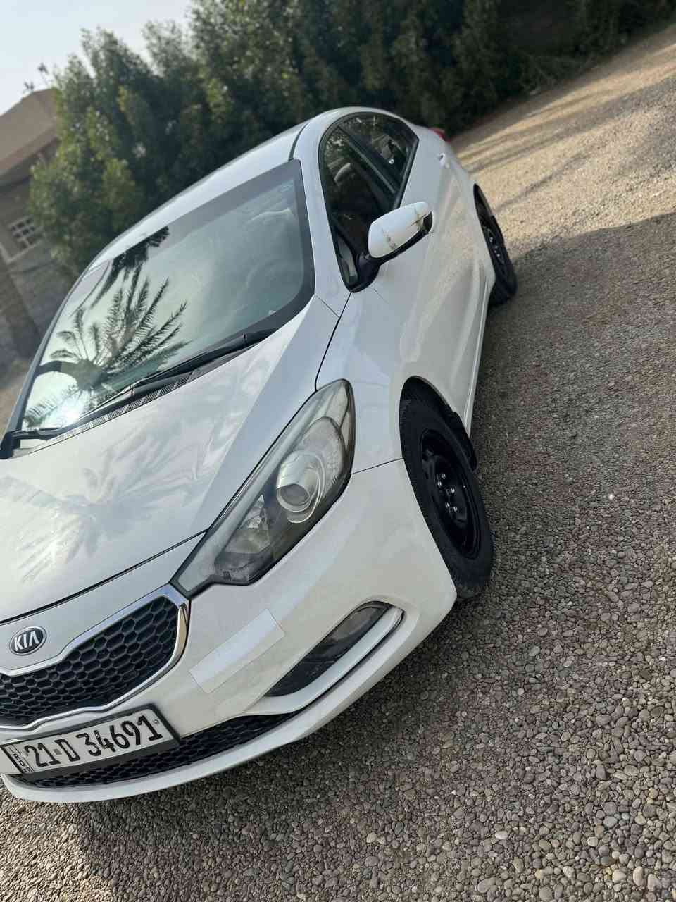السلام عليكم
كيا سيراتو خليجي موديل 2013شكل 15
محرك 1600دوش بشرط مامفتوح 
رقم سليمانيه شرط التحويل  
السياره بيه قطعه وحده صبغ بدون دواخل 
مواصفات 
تحكم سترين
ماشيه 120حقيقي  
شاشه كأمره 
داخل جلد 
حساسات 
العنوان بغداد 
الشراي يتصل ***********
السعر118بيه مجال
