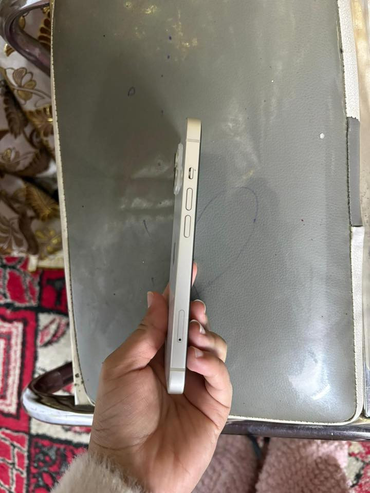 ايفون ١٣عادي جهاز كلش جديد استعمال قليل ومبدل شاشه مال تفصيخ فيس ايدي شغال بطاريته بلاديه ٩٧لا مبدله ولا معلايه جهاز وين متريد روح افحص سعر ٤٢٥وبي مجال رقم ***********بي واتساب
