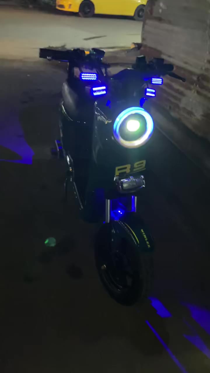 سلام عليكم دراجه شحن ار تسعه موديل2025 الدراجه حلوه وبيهاا شخوط بصيطه والبطاريات بيهن نفخ بسيط كلش الدراجه حلوه ونضيفه وسريعه للاتصال ***********☎️ ومتواجد واتساب فقط 
عنوان لدراجه بغداد الامين الثانيه والسعر450 وبيهاا مجال للعزاز
