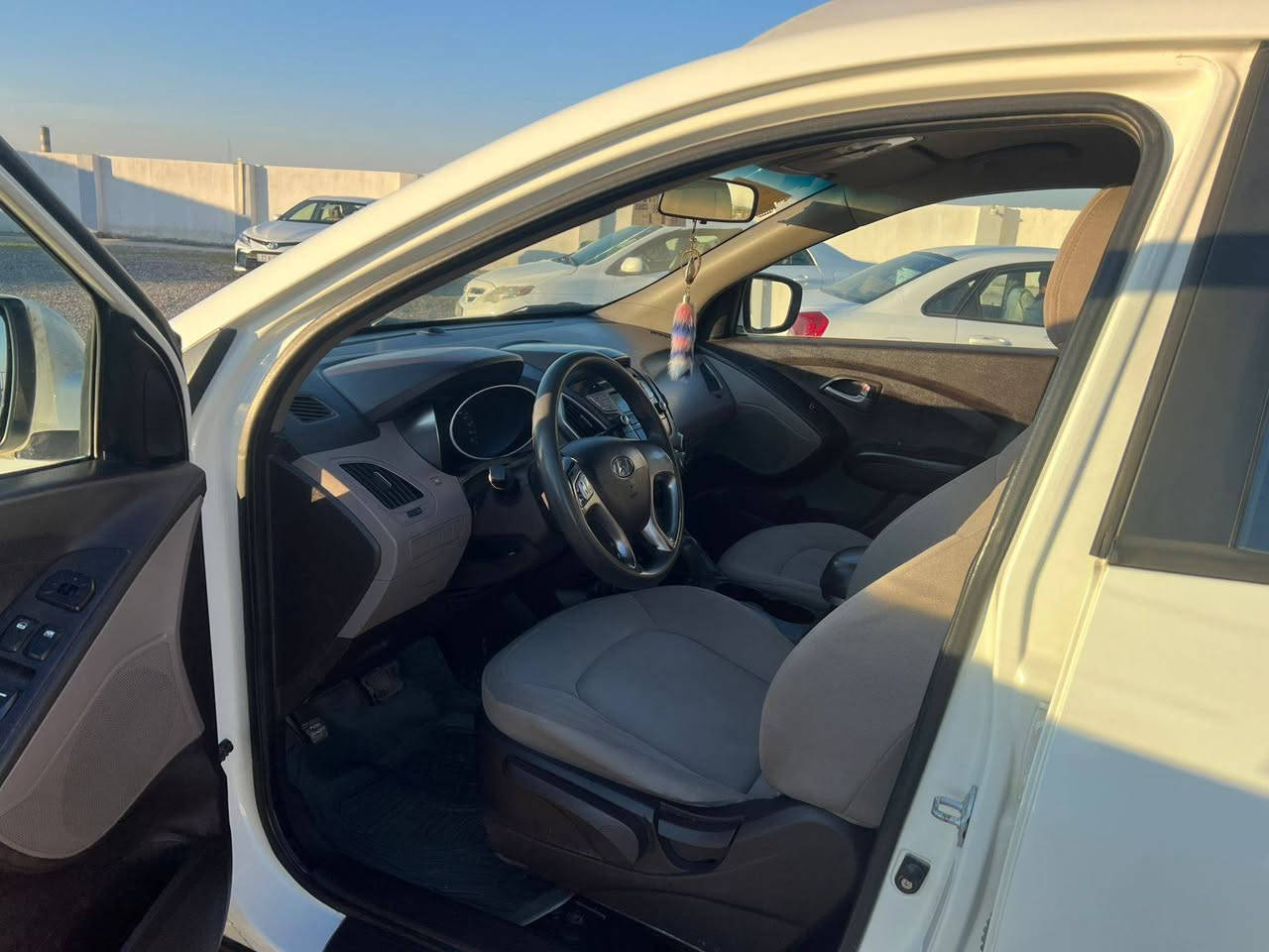 سلام عليكم توكسان موديل 2010 رقم بغداد مشروع وطني بسمي سنويه ل 29 بدون ضرر بيه ملاحضات بسيطه محرك  مامفتوح سياره جاهزه مجهزه مكاني الشرقاط الساحل الايسر  *********** السعر ١٣٨ وبيه مجال
