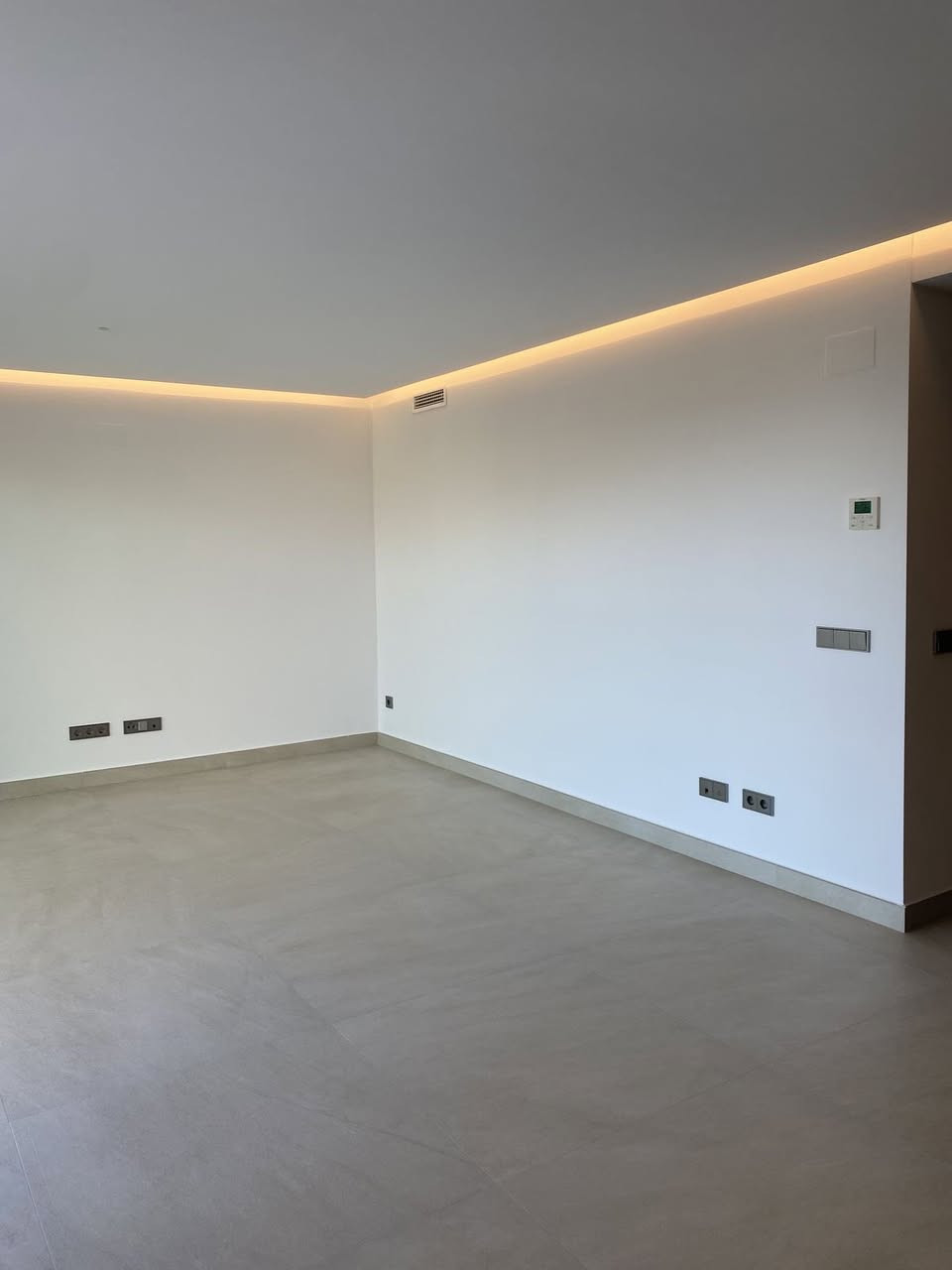 � عرض خاص لفترة محدودة! 🚨

هل بيتك يحتاج تجديد؟ 🤔
خلي شركة زاوية تهتم بكل التفاصيل 👇

✨ ديكورات داخلية فخمة
🎨 صبغ وتشطيب احترافي
🏠 واجهات خارجية حديثة
🛠️ تنفيذ كامل للبيوت

🔥 خصم خاص لأول 10 زبائن
🔥 استشارة وتصميم أولي مجاناً

💯 جودة مضمونة
⏱️ تسليم سريع
🎯 أسعار تنافسية

📲 احجز الآن قبل انتهاء العرض
وخلي بيتك يصير تحفة فنية 👌

زاوية للديكورات… شغلك علينا وراحتك عليك

***********
***********
