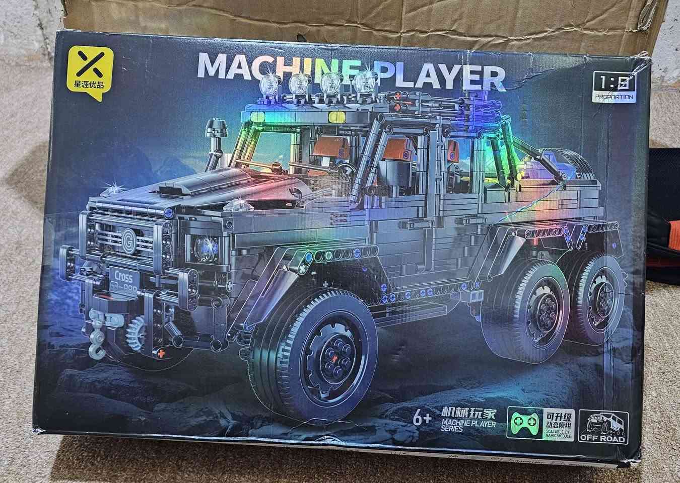 للبيع سيارة G-Class 6x6 ضخمة (مكعبات بناء) - إصدار خاص 1:8
الوصف:
لعشاق التحدي والتركيب والمقتنيات المميزة، للبيع مجموعة مكعبات بناء (Building Blocks) لسيارة Mercedes-Benz G63 6x6 بمواصفات عالية وتفاصيل مذهلة.
​المواصفات:
​المقياس: حجم كبير جداً بمقياس 1:8 (الطول أكثر من 50 سم).
​عدد القطع: تحتوي على أكثر من 3000 قطعة (أكياس مغلفة ومرقمة لسهولة البناء).
​التفاصيل: محاكاة دقيقة للمحرك، نظام التعليق (الأسبرنغات)، والأبواب التي تفتح وتغلق.
​الإضافات: تأتي مع إكسسوارات إضافية (مطفأة حريق، جك رفع، خزان وقود، وصندوق عدة).
​الحالة: جديدة تماماً (أكياس المصنع لم تُفتح)، مع الكتالوج الأصلي والكرتون.
​ميزة إضافية: الموديل يدعم التطوير والتحويل إلى تحكم عن بعد (RC) لمن يرغب بإضافة محركات.
​السعر: 80الف


**إذا كنت صاحب هذا الإعلان وتريد حذفه لأي سبب، رجاءا أرسل رسالة إلى الدعم الفني**