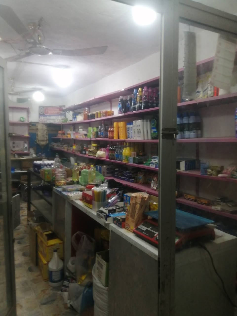 بيت للبيع في حي العامل 3 120 متر مربع مع محل على شارع خدمي مقابل حديقه ملك صرف الاتصال على الرقم *********** واجهة البيت 12 متر والنزال 10 مثل ماموضح بل الفديو
