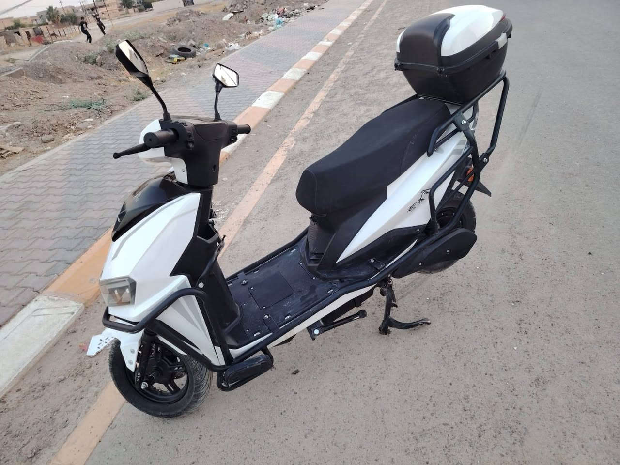 سعر قفل ٩٠٠ الف
دراجه شحن سكنس واحش 

بطاريه 6 

1بلوثوص صوت 

2اشاير يمنه وسيره 

3لايت زنون ثلجي 

4دراجه بعدهي جديده 

5دراجه مصار فتره من اخذته جديده

***********

