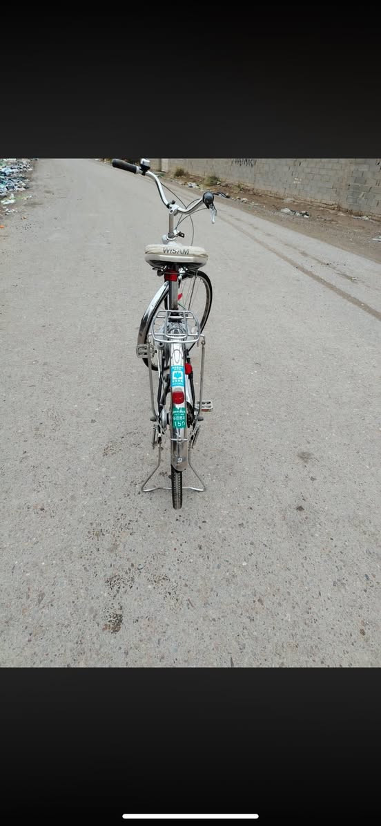 سلام عليكم بايسكل للبيع السعر 80وبي مجال الحجم ٢٧جديد شركة برح ستوت للاتصال ***********مكان بغداد الأمين السدة
