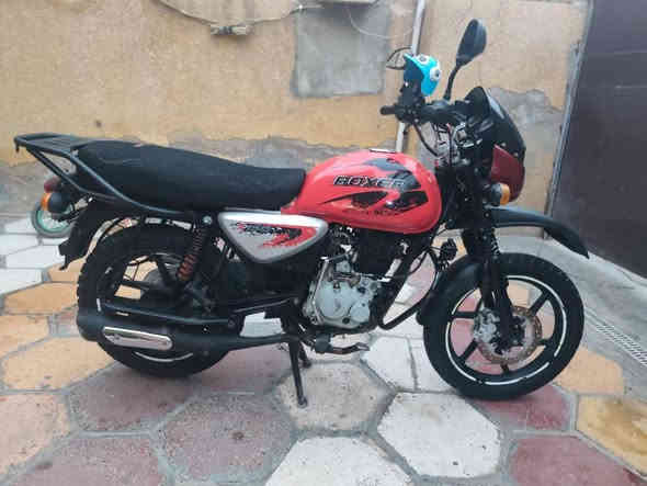 سلام عليكم دراجه بوكسر موديل2021 دراجه اروقها ضايعه يعني بدون اروق  بيها خيط تبخير خفيف كلش شعرايه اتكفل سرقه وحلال حرام السعر 800وبيها مجال حك جيه مكاني بغداد موجد اتصال ع رصيد اوتساب***********
