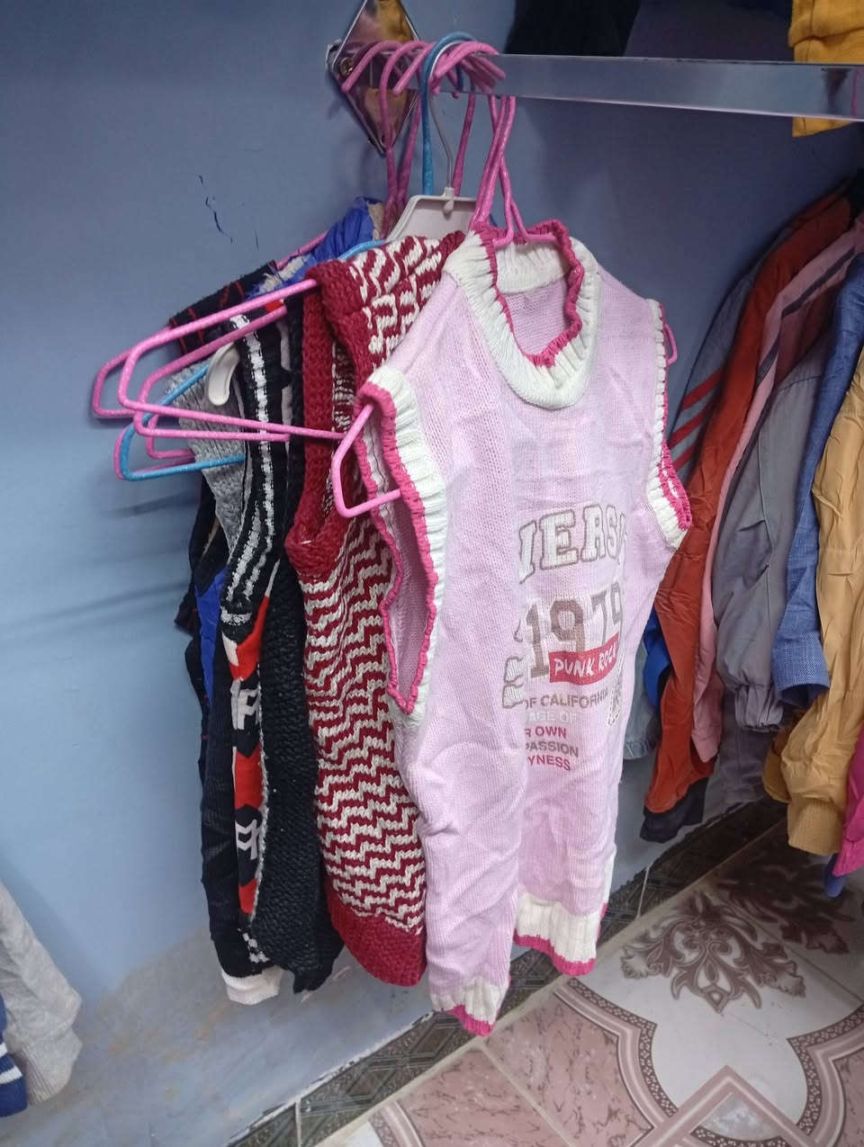 كسر جديد. أوربي
عرض عرض للجمعه ويخلص 
الاسعار 👇
كيلوتات بالف 
بلوزات ماركه  بالفين 
بنطرونات  بالف 
حديث الولاده اشكال قطعتين بالف 
قمصله ولادي بناتي بالف ونص 
بجايم اطفال بالف 
بجايم بناتي بالف 
تشيرتات نسائي بناتي بالفين 
جميع الاعمار من توه طالع فما فوق 
العنوان شارع سيد علي الغرابي قرب فلافل لبنان 
واتساب ***********
