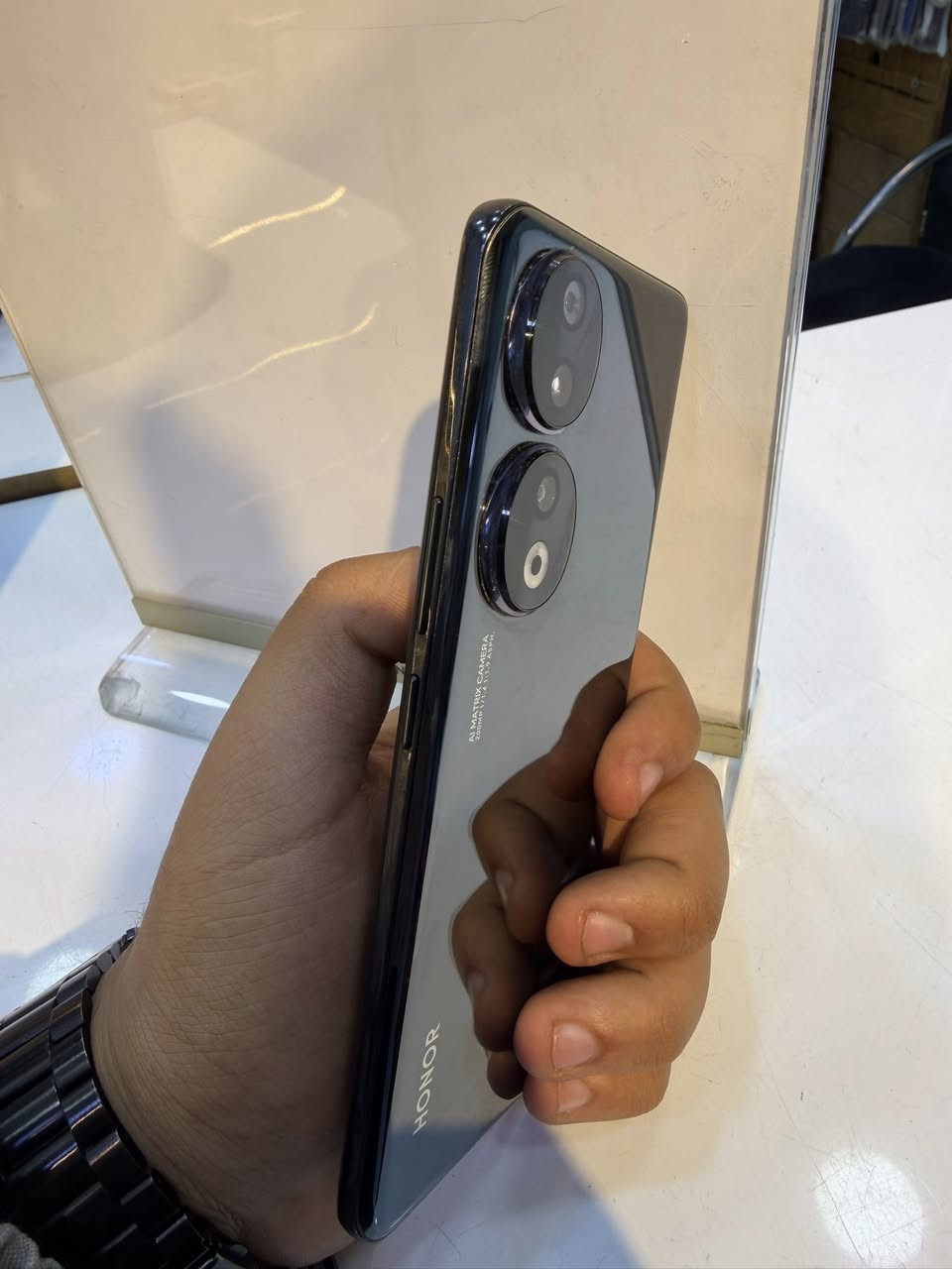 للبيع موبايل Honor 90 – ذاكرة 512GB

جهاز هونر 90 نظيف جداً واستعمال خفيف، مواصفات قوية:
 • الذاكرة: 512GB
 • الرام: 12GB
 • الشاشة: AMOLED حجم 6.7 إنج
 • سلاسة الشاشة 120Hz
 • الكاميرا الخلفية 200MP
 • الكاميرا الأمامية 50MP
 • البطارية 5000mAh
 • شحن سريع 66W
 • بصمة داخل الشاشة
 • يدعم 5G

الجهاز سريع جداً وممتاز للتصوير والألعاب
الحالة: نظيف جداً

💰 السعر: 425,000 دينار

📍 الموقع: الزعفرانية – شارع الكهرباء
📞 الرقم: ***********
