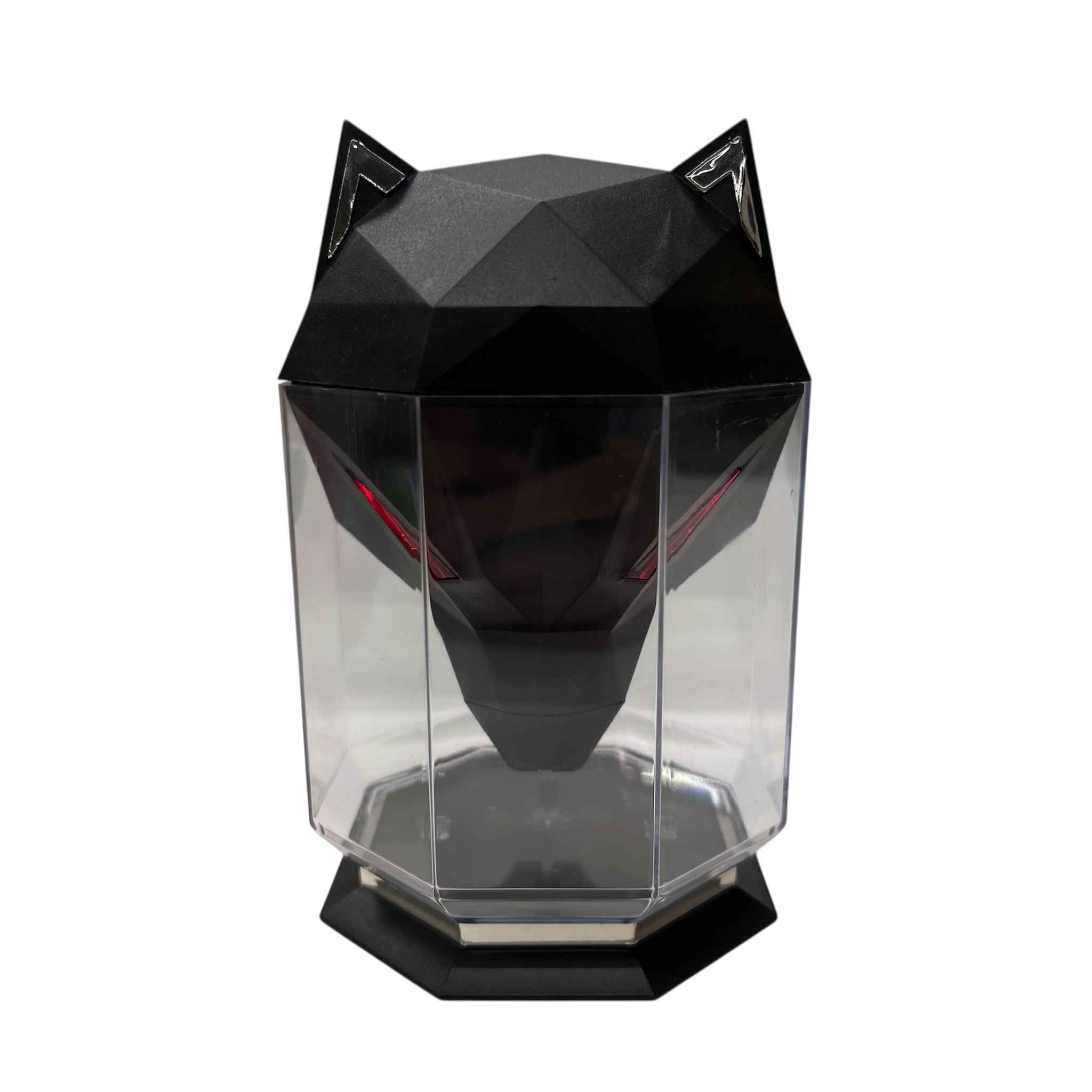 - مرطب الهواء Guardian Humidifier جهاز يجمع بين التصميم الجمالي المبتكر على شكل رأس ذئب/ثعلب هندسي مع وظائف ترطيب وتنقية الهواء الأساسية. يعتبر إضافة أنيقة لأي ديكور منزلي أو مكتبي.
٠ تصميم فريد: يتميز بتصميم عصري وجذاب على شكل وجه ذئب/ثعلب، مما يجعله قطعة ديكور مميزة.

٠ تقنية الموجات فوق الصوتية: يعمل بتقنية الموجات فوق الصوتية لإنتاج رذاذ بارد وناعم، مما يجعله هادئًا للغاية ومثاليًا للاستخدام أثناء النوم أو العمل.

٠ إضاءة LED ليلية: يشتمل على ضوء ليلي ملون (في بعض النماذج) أو عيون الذئب المضيئة، مما يضيف جوًا مريحًا ومهدئًا للغرفة.

٠ وظيفة موزع للروائح (Aroma Diffuser): يحتوي على درج مخصص لإضافة الزيوت العطرية، مما يتيح تعطير الجو بروائح مفضلة لخلق جو من الاسترخاء والعلاج العطري.

٠ سعة مناسبة: يأتي غالبًا بسعة خزان مياه تتراوح حوالي 650 مل، مما يوفر وقت تشغيل طويل نسبيًا.

٠ يعمل بـ USB: يتم تشغيله عادةً عبر منفذ USB، مما يجعله محمولاً وسهل الاستخدام في أماكن مختلفة مثل المكتب أو غرفة النوم.

- الجهد الكهربي المقدر: 5 فولت تيار مستمر

- التيار المقدر: 1 أمبير

- خزان المياه: 650 مل

- حجم الرش: 30 مل + 5 مل/ساعة

- مادة المنتج: ABS، PS، سيليكون، أجزاء إلكترونية

- باختصار، إنه منتج عملي وذو مظهر مميز يساعد على تحسين جودة الهواء وإضافة لمسة جمالية وعطرية لمحيطك.
- مرطب الهواء Guardian Humidifier جهاز يجمع بين التصميم الجمالي المبتكر على شكل رأس ذئب/ثعلب هندسي مع وظائف ترطيب وتنقية الهواء الأساسية. يعتبر إضافة أنيقة لأي ديكور منزلي أو مكتبي.
#للتواصل مراسلة الصفحة
#الجميع


**إذا كنت صاحب هذا الإعلان وتريد حذفه لأي سبب، رجاءا أرسل رسالة إلى الدعم الفني**