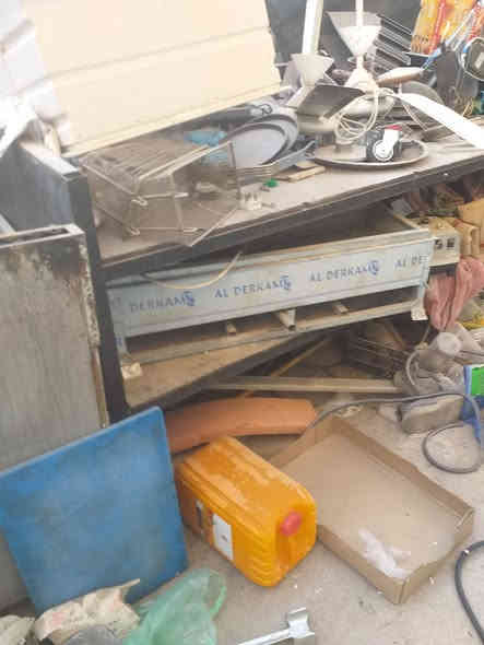 غراض مطعم البيع.مثرامه.الحم.شوايه هبركر.قلايه.فنكر.وكنتاكي مع.ميز كبير***********
