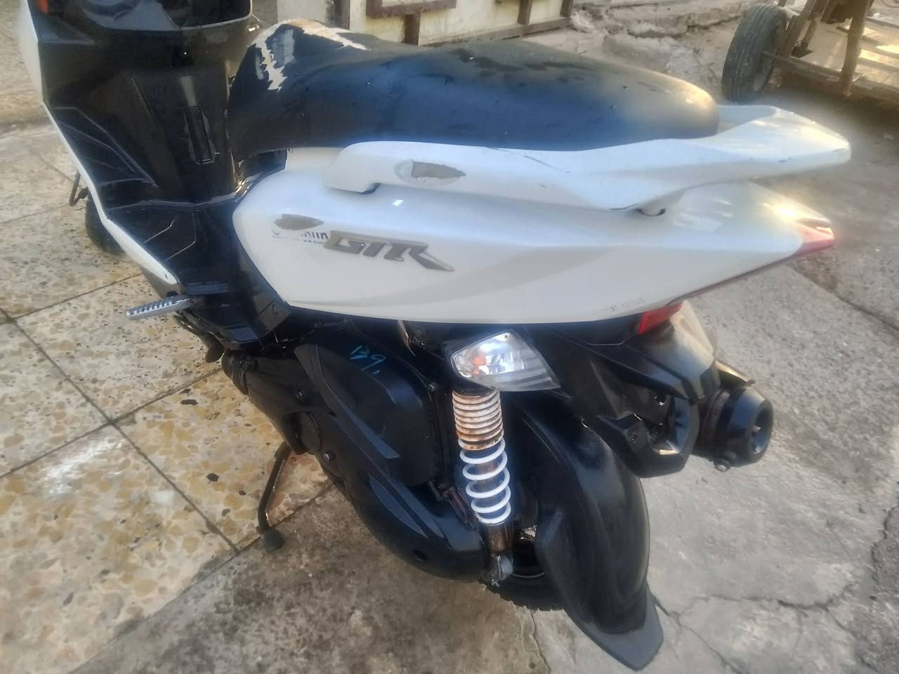 سلام عليكم دراجه جي تي ار دراجه مكفوله كڤر اصلي ومكينه حجر اكفلك كلشي بيهه نازله من رمبه صارلهه اقل ال 6 اشهر أوراق كامله والدراجه كامله مكمله دهن كله امزويل وبانزين محسن السعر 900 وبيهه مجال بسيط والموشراي ليتعبني لتواصل ع رقم فقط ***********
